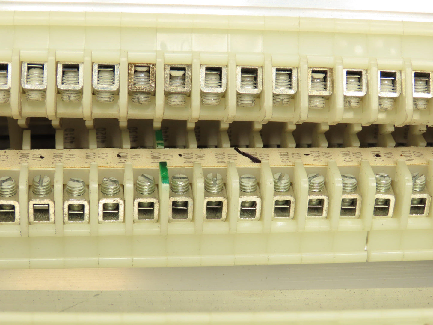 Allen Bradley 1492-F DIN Rail Mount Terminal Block 300V 22-14 Awg Lot of 2500