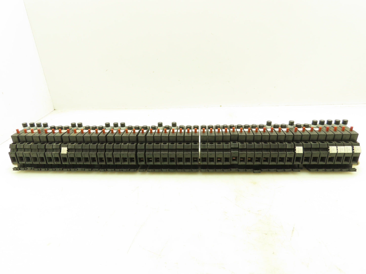 Allen Bradley 1492-GH015 Din Rail 1.5A Circuit Breaker Ser B 250V Lot of 45