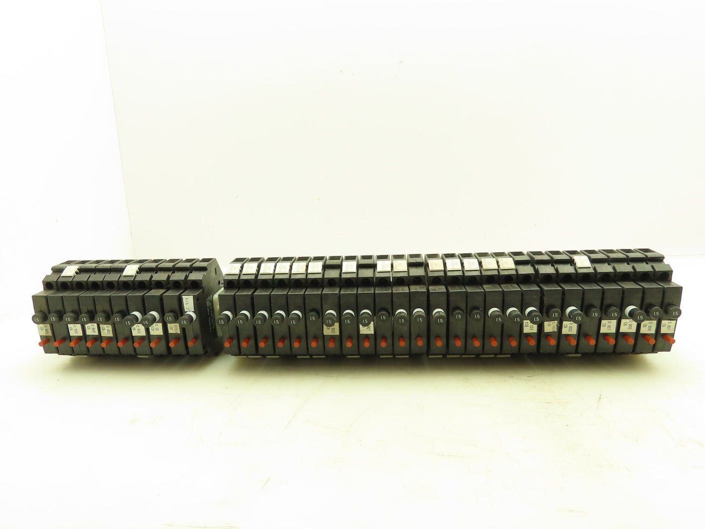 Allen Bradley 1492-GH015 Din Rail 1.5A Circuit Breaker Ser B 250V Lot of 35