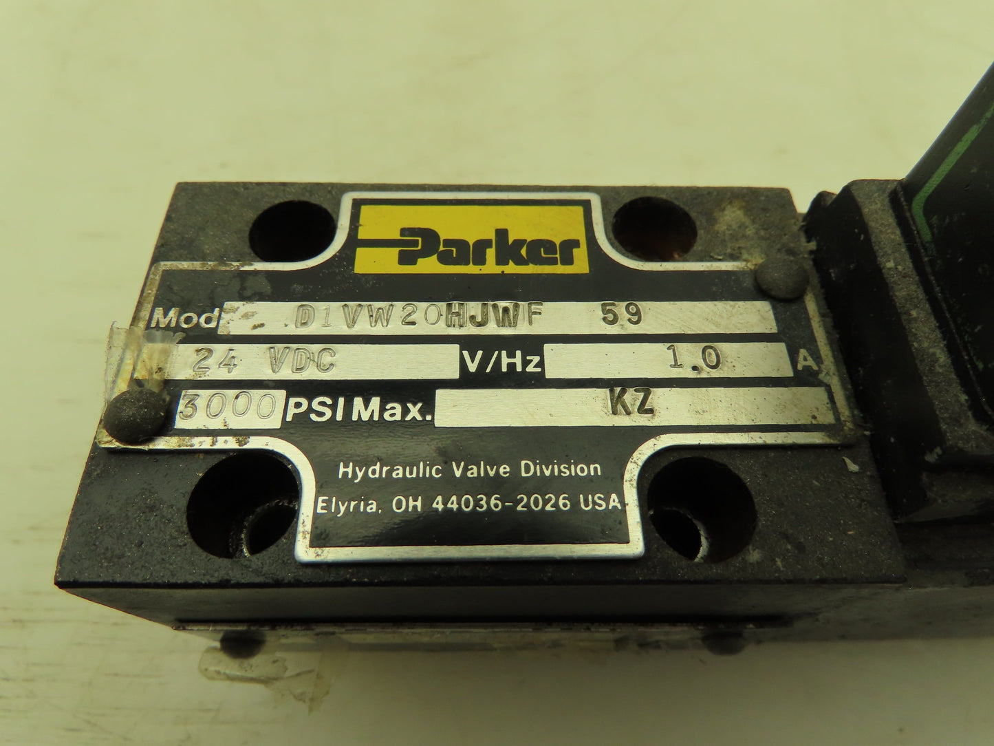 Parker D1VW20HJWF Hydraulic Directional Control Solenoid Valve 24VDC