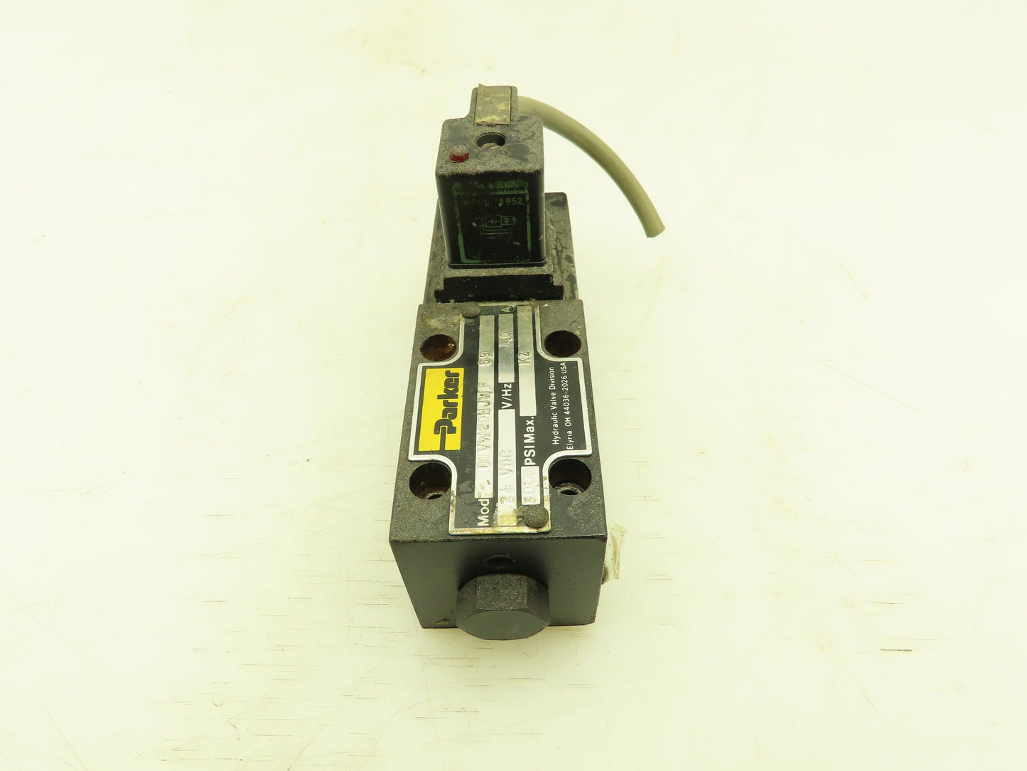 Parker D1VW20HJWF Hydraulic Directional Control Solenoid Valve 24VDC