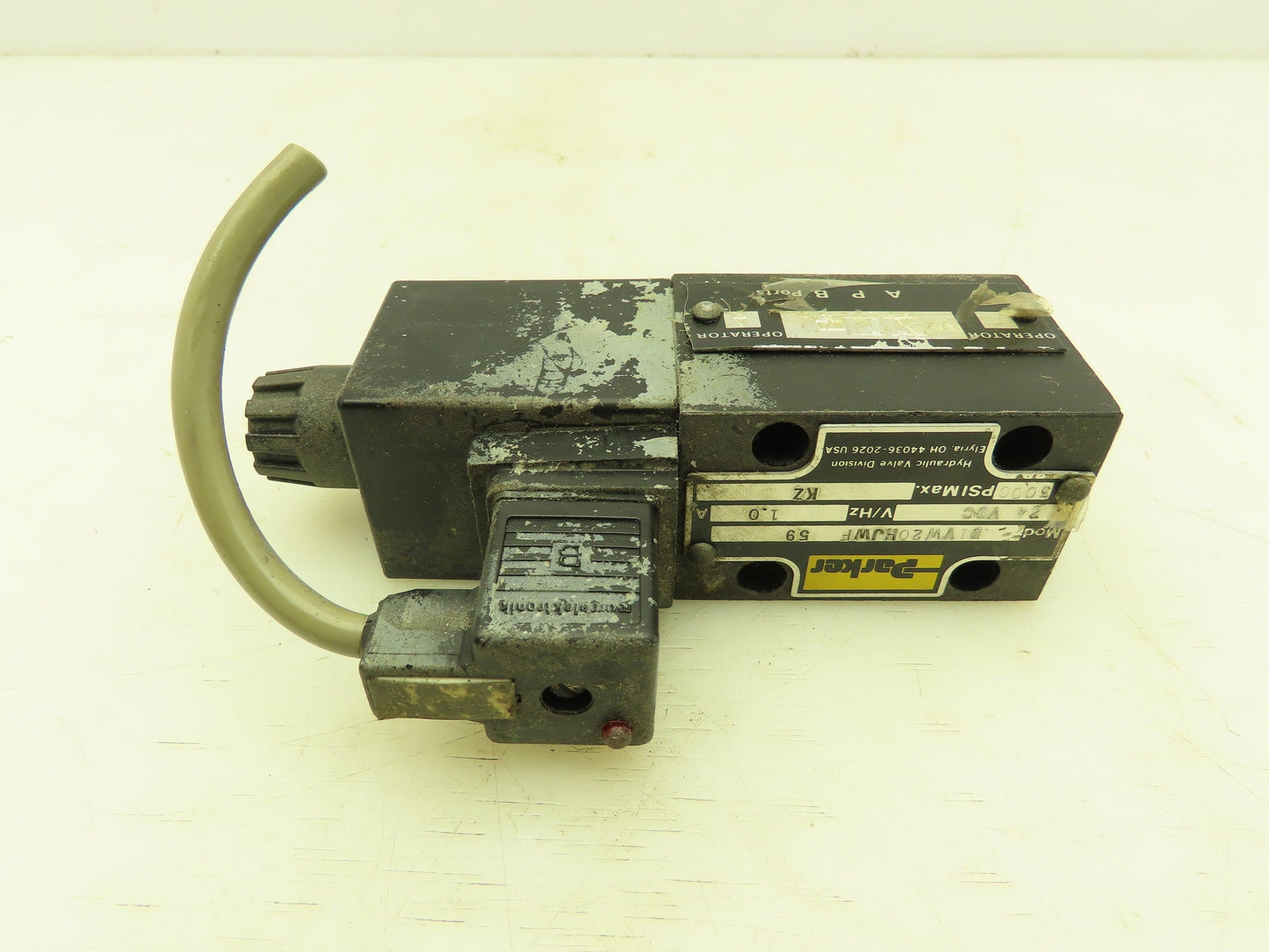 Parker D1VW20HJWF Hydraulic Directional Control Solenoid Valve 24VDC
