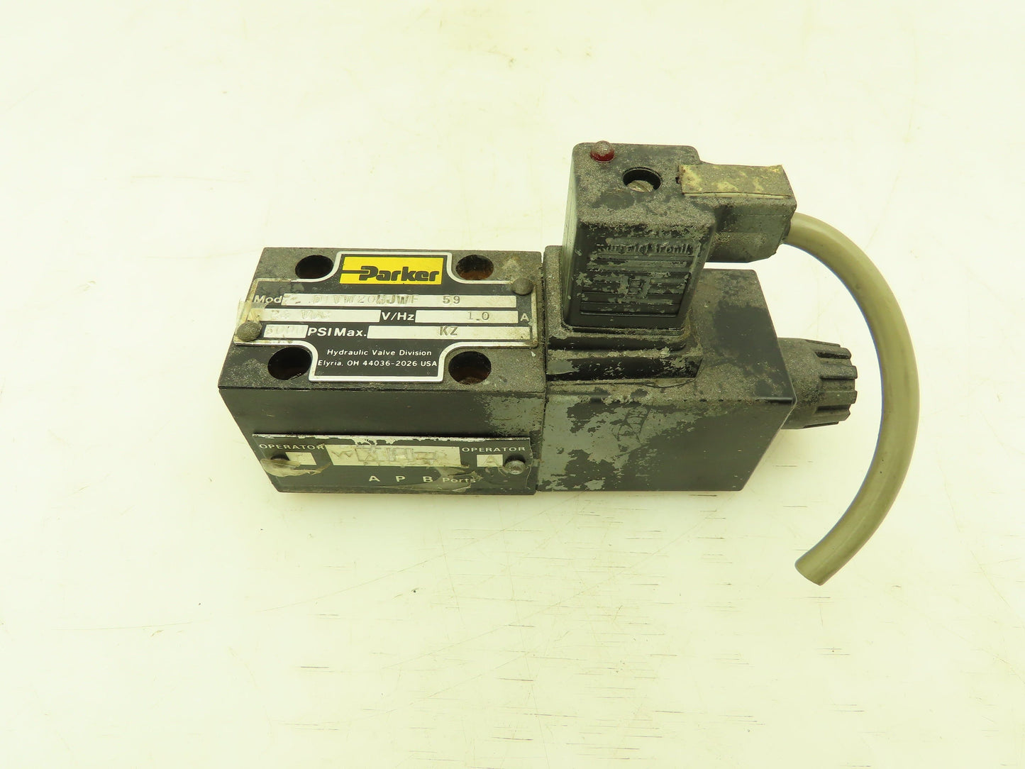 Parker D1VW20HJWF Hydraulic Directional Control Solenoid Valve 24VDC