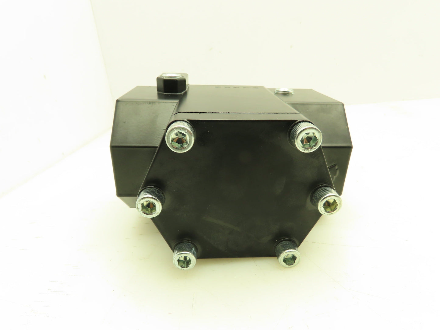 W1300 520102 Pneumatic Controlled Globe Valve 2" NPT Pilot Operated