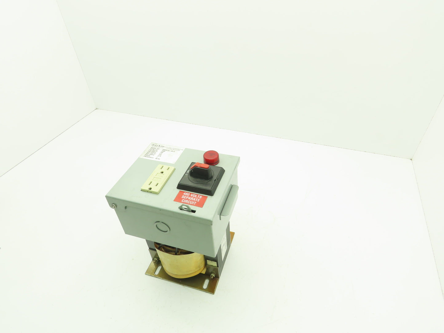 Daykin OMDGTA-03 Step-Down Transformer 1500VA 480V To 120V GFI Outlet Disconnect