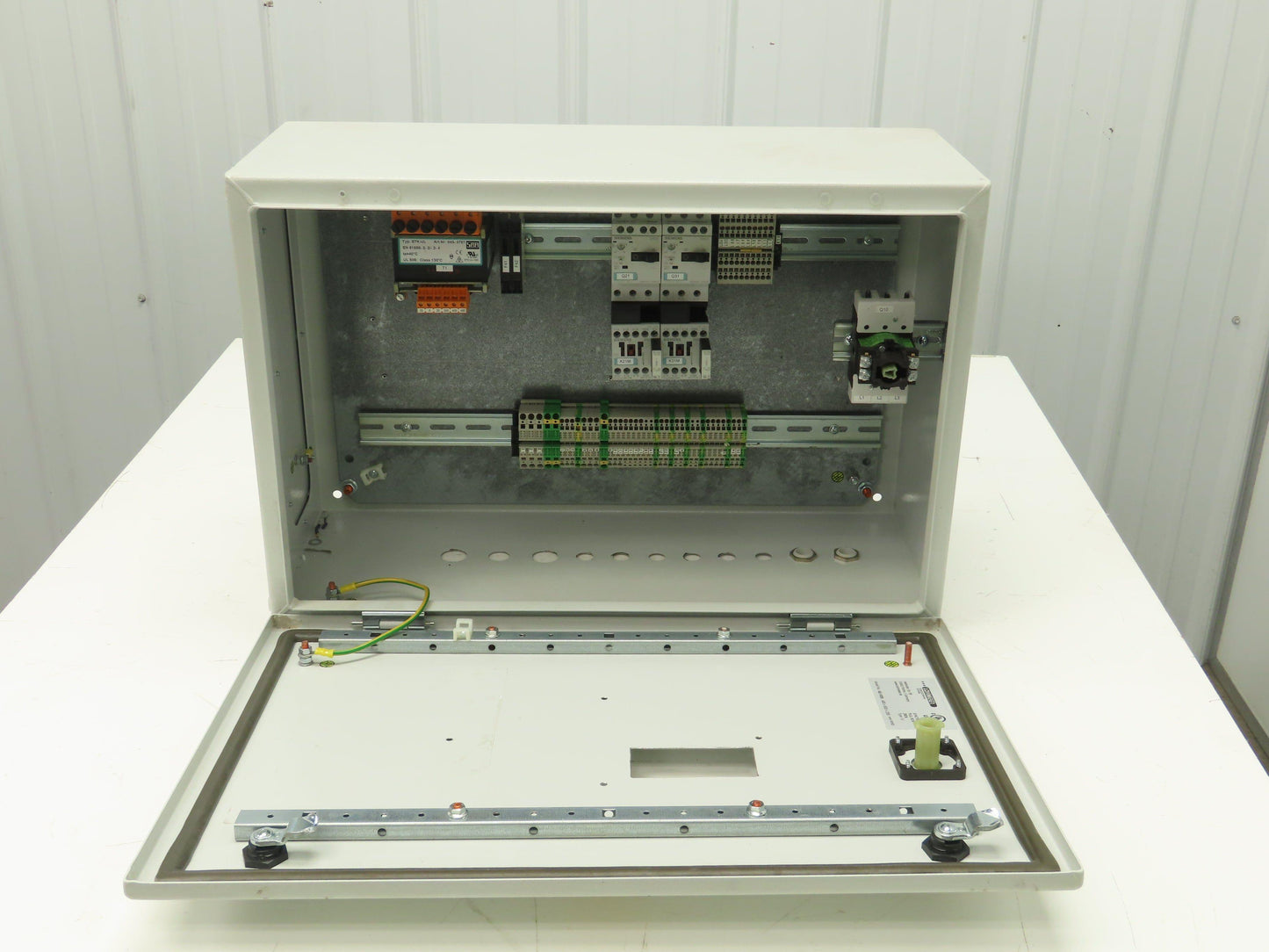 Lohmeier AE-1020 Electrical Enclosure 400 x 600 x 250mm Backplate Disconnect