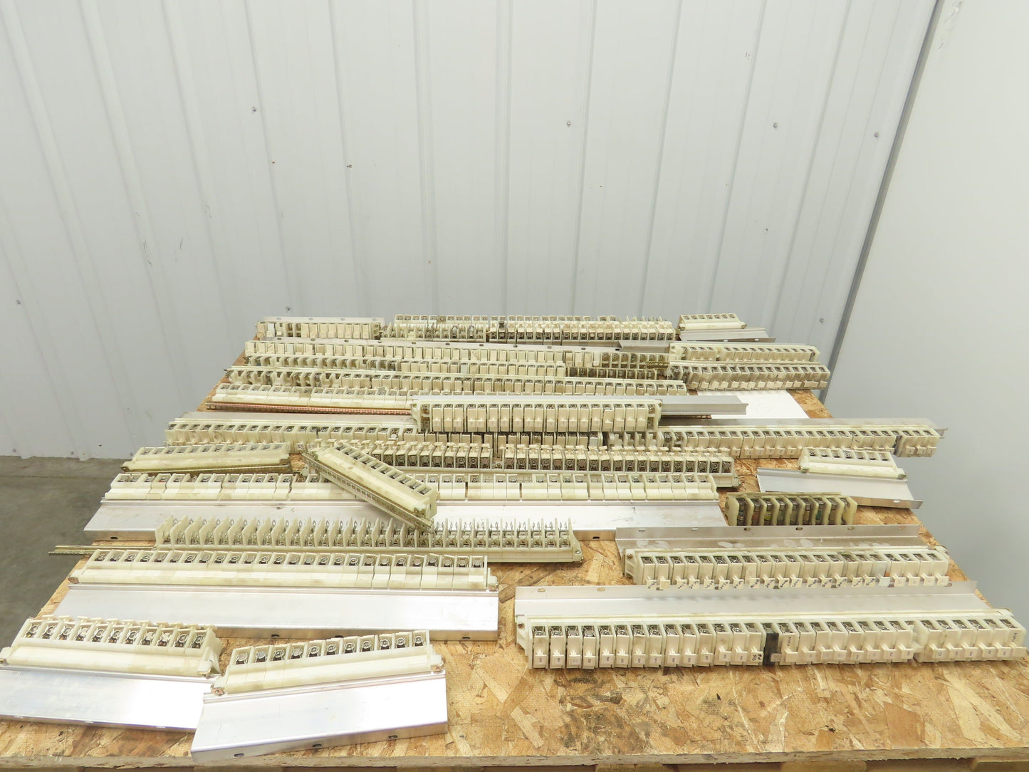 Allen Bradley 1492-CE Terminal Blocks Fuse Holder 10A 600V Skid Lot of 551