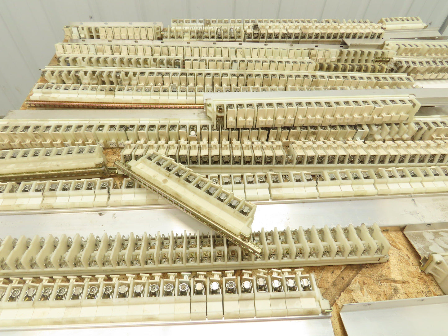 Allen Bradley 1492-CE Terminal Blocks Fuse Holder 10A 600V Skid Lot of 551