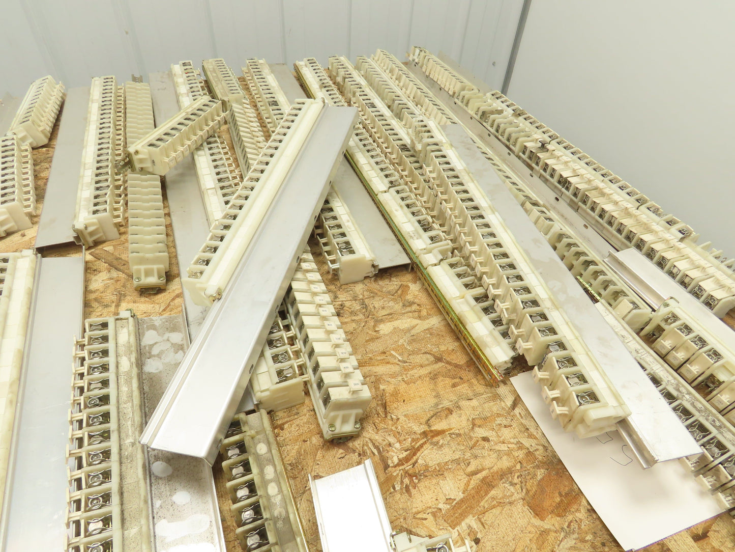 Allen Bradley 1492-CE Terminal Blocks Fuse Holder 10A 600V Skid Lot of 551