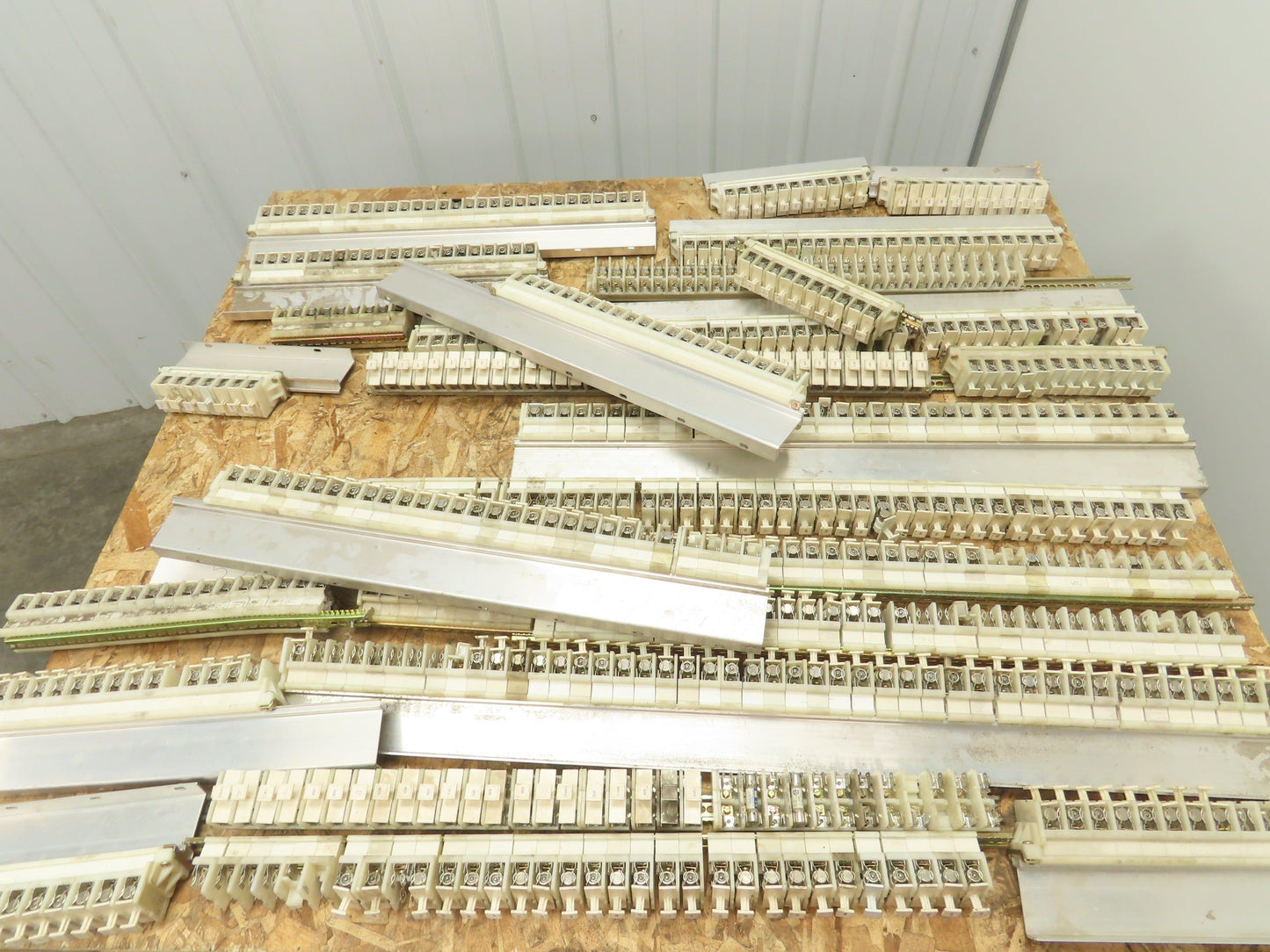 Allen Bradley 1492-CE Terminal Blocks Fuse Holder 10A 600V Skid Lot of 551