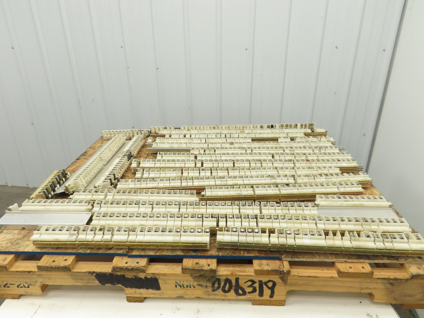 Allen Bradley 1492-CE Terminal Blocks Fuse Holder 10A 600V Skid Lot of 600