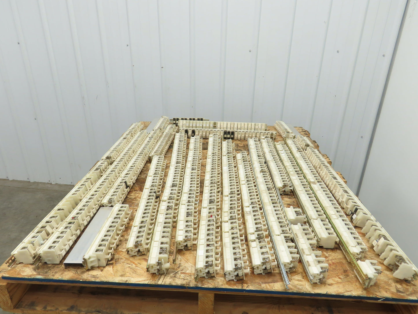 Allen Bradley 1492-CE Terminal Blocks Fuse Holder 10A 600V Skid Lot of 600