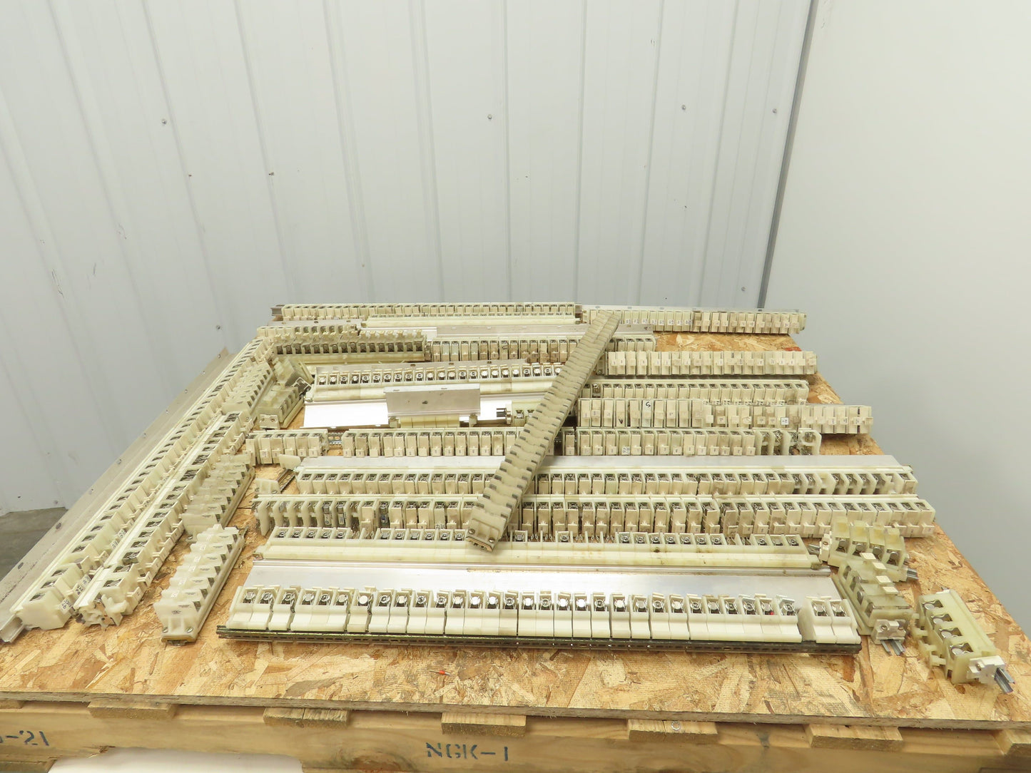 Allen Bradley 1492-CE Terminal Blocks Fuse Holder 10A 600V Skid Lot of 560