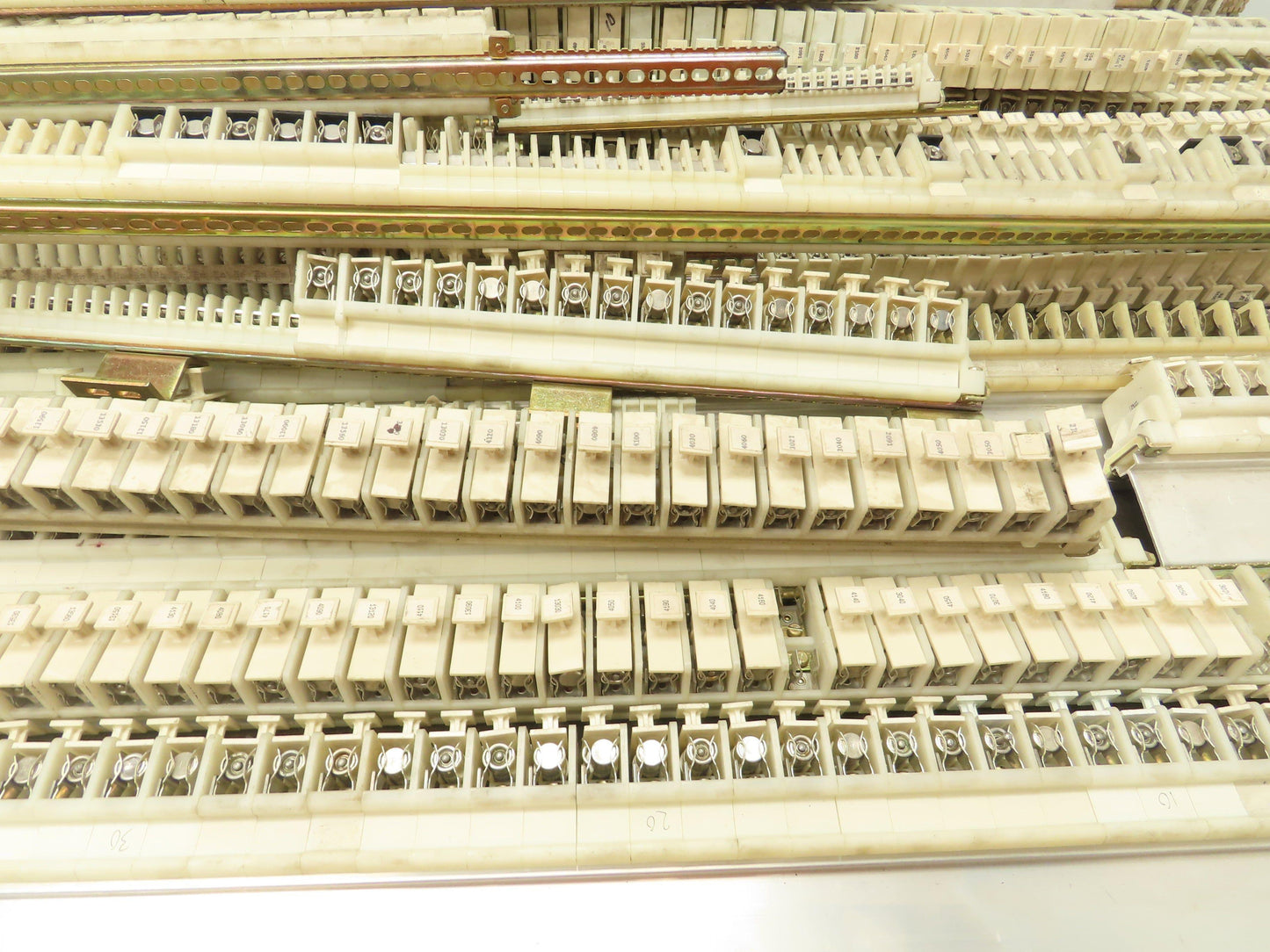 Allen Bradley 1492-CE Terminal Blocks Fuse Holder 10A 600V Skid Lot of 825