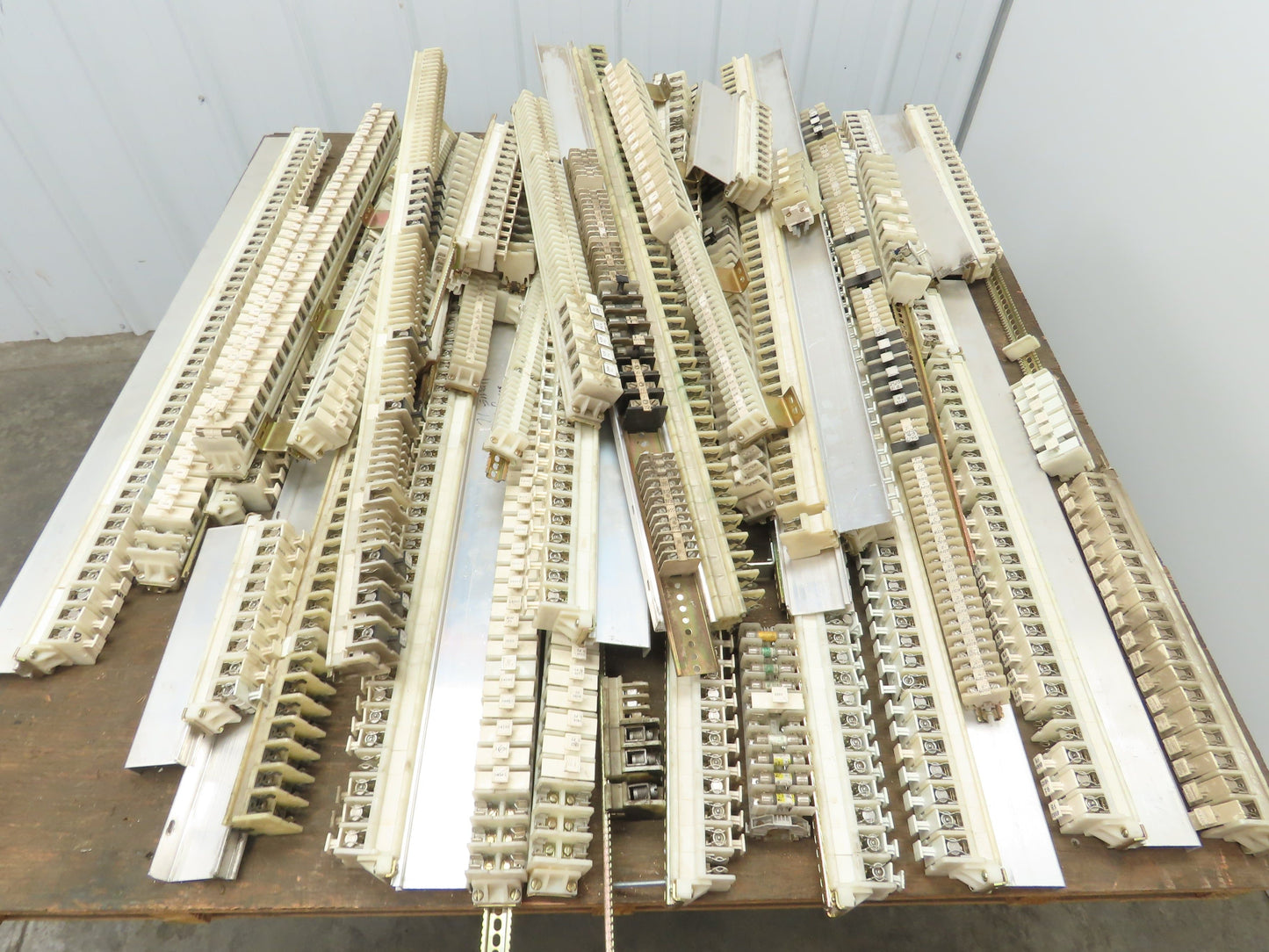 Allen Bradley 1492-CE Terminal Blocks Fuse Holder 10A 600V Skid Lot of 825