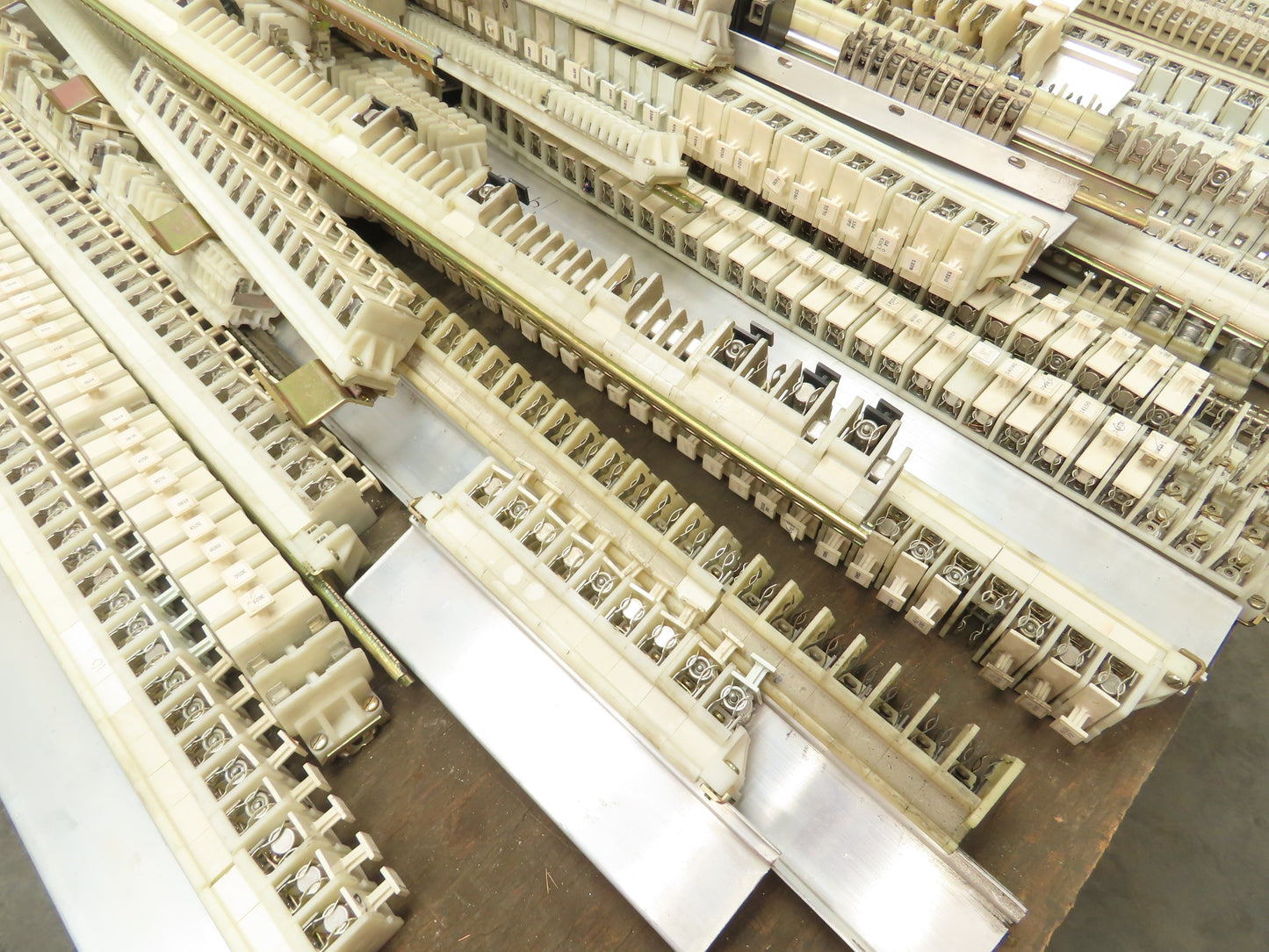 Allen Bradley 1492-CE Terminal Blocks Fuse Holder 10A 600V Skid Lot of 825