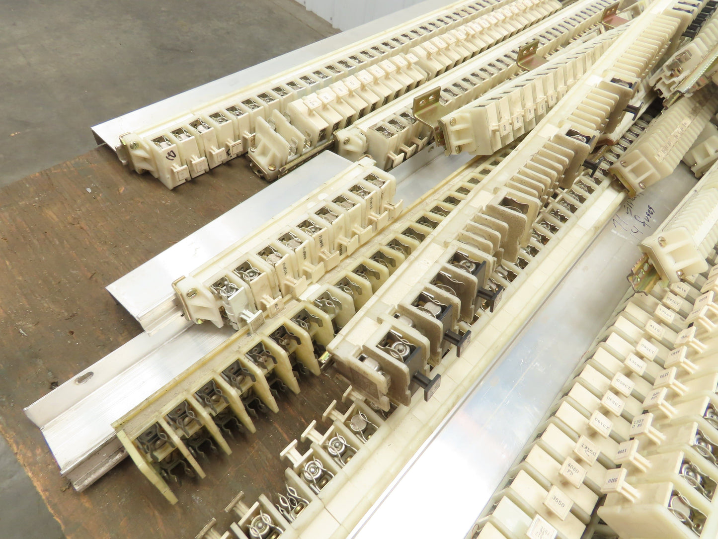 Allen Bradley 1492-CE Terminal Blocks Fuse Holder 10A 600V Skid Lot of 825