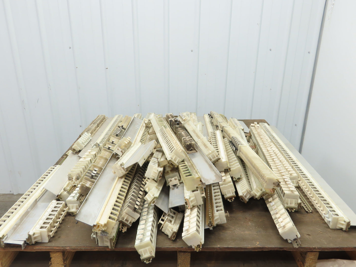 Allen Bradley 1492-CE Terminal Blocks Fuse Holder 10A 600V Skid Lot of 825