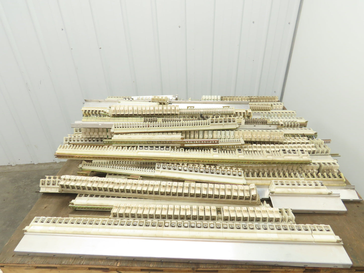 Allen Bradley 1492-CE Terminal Blocks Fuse Holder 10A 600V Skid Lot of 825