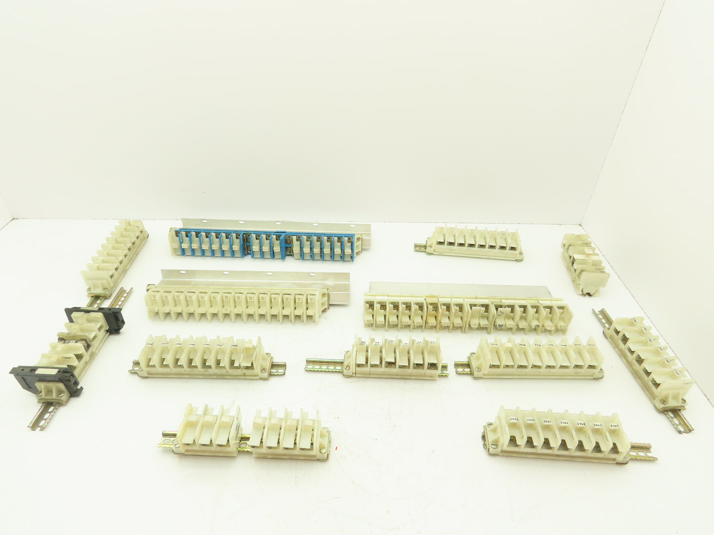 Allen Bradley 1492-CE9 Terminal Block Isolation Switch 10A 600V Lot of 100