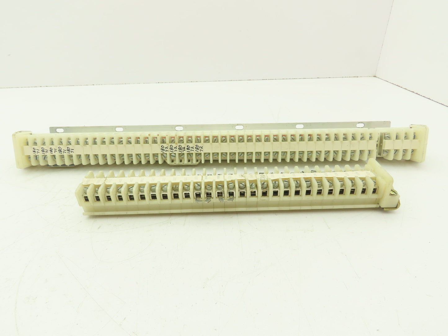 AB 1492-F DIN Rail Mount Terminal Block 300V 22-14 Awg Wholesale Lot of 2700