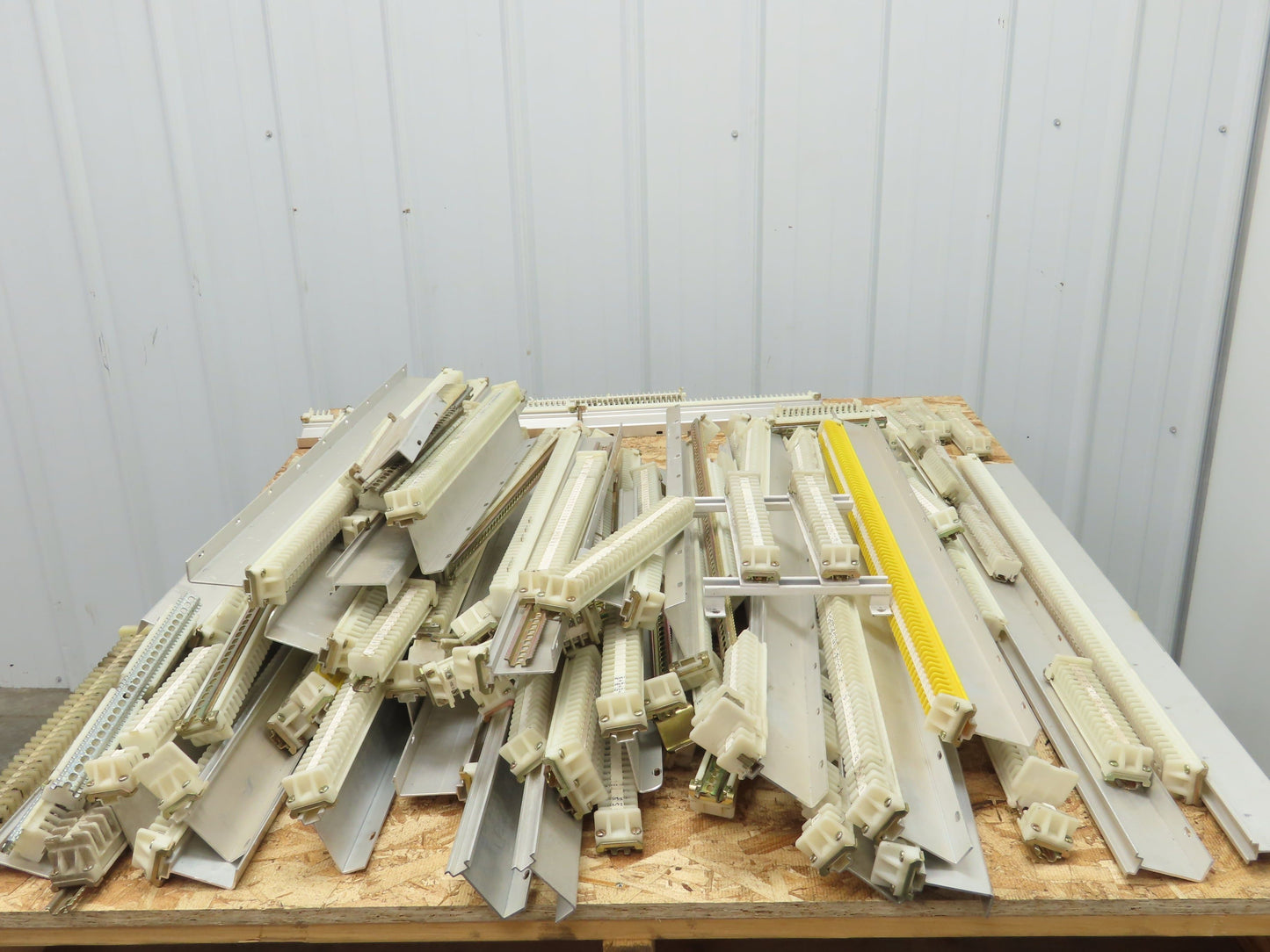 AB 1492-F DIN Rail Mount Terminal Block 300V 22-14 Awg Wholesale Lot of 2700