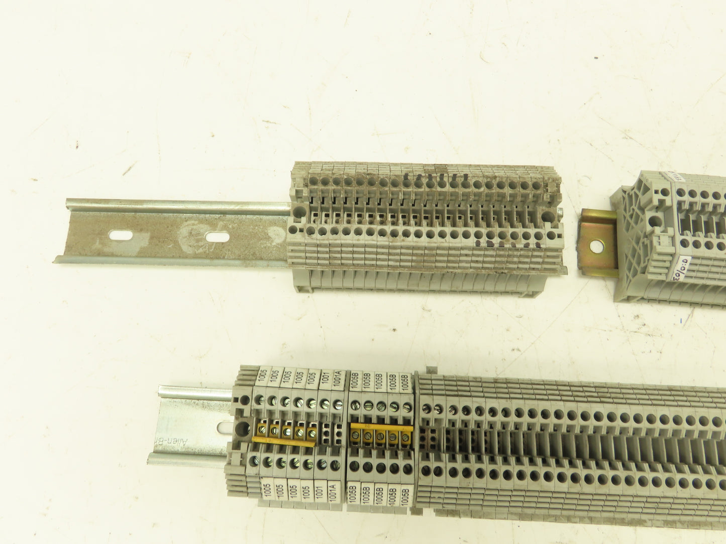 Allen Bradley 1492-J3 Terminal Block 25A 600V AC/DC Gray 2.5mm Lot of 160