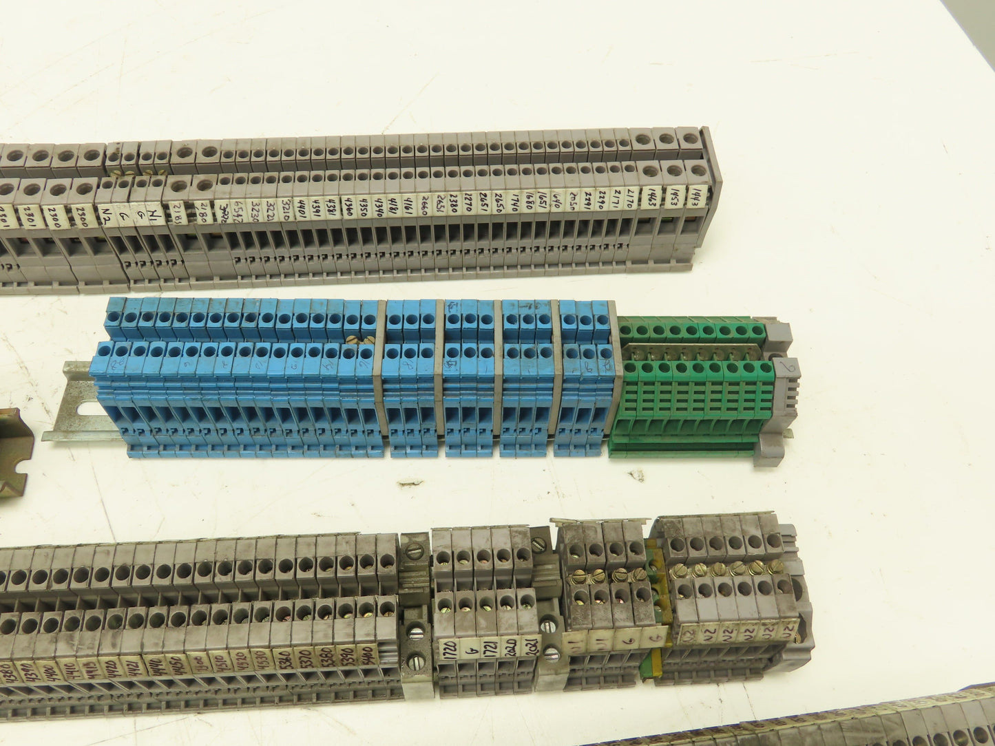 Entrelec M4/6_5116 Terminal Block 40A 600V Lot of 150