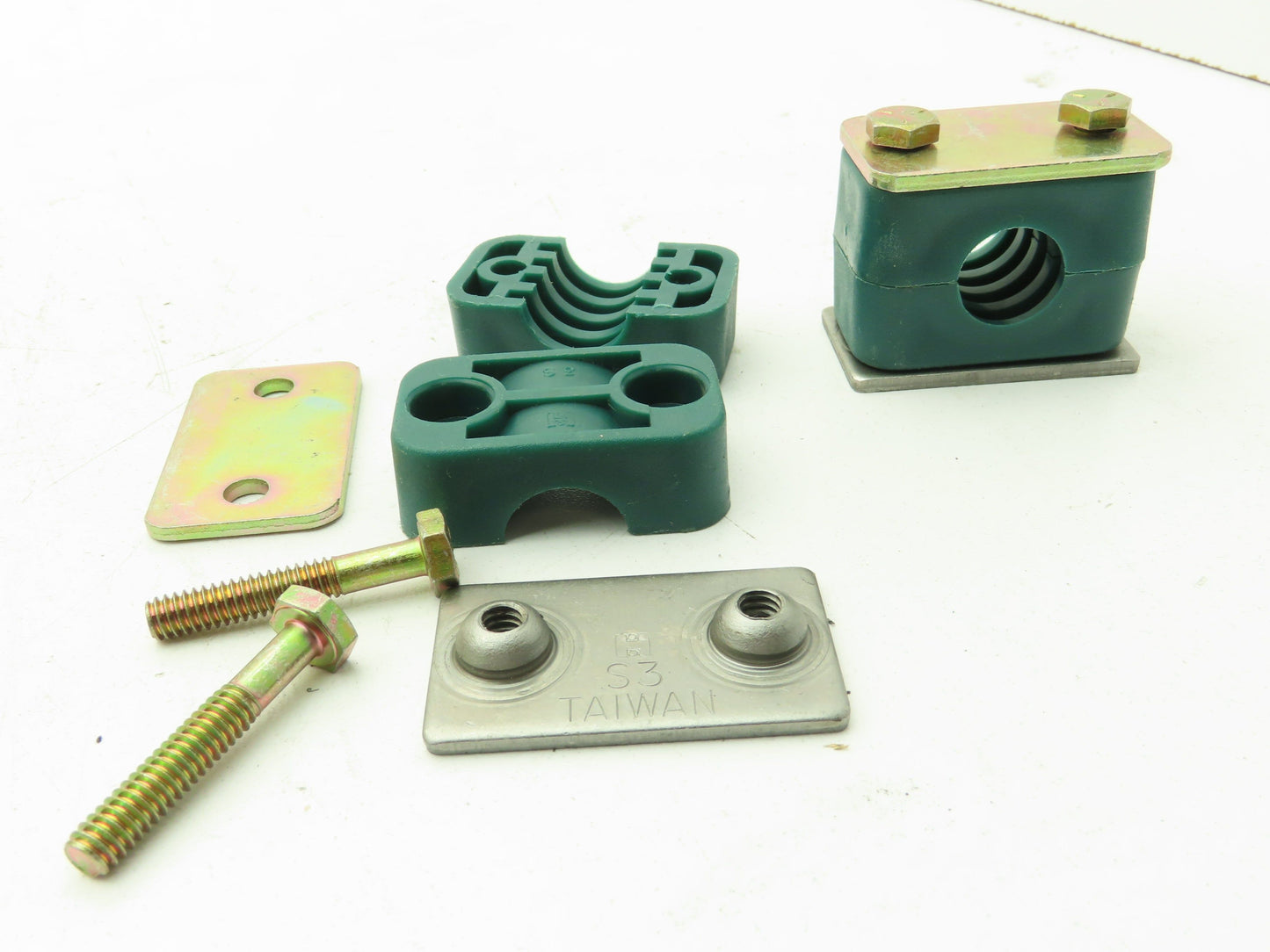 ZSI S3012S Polypropylene Beta Clamp 3/4" Hose Pipe Hanger Holder Lot of 20