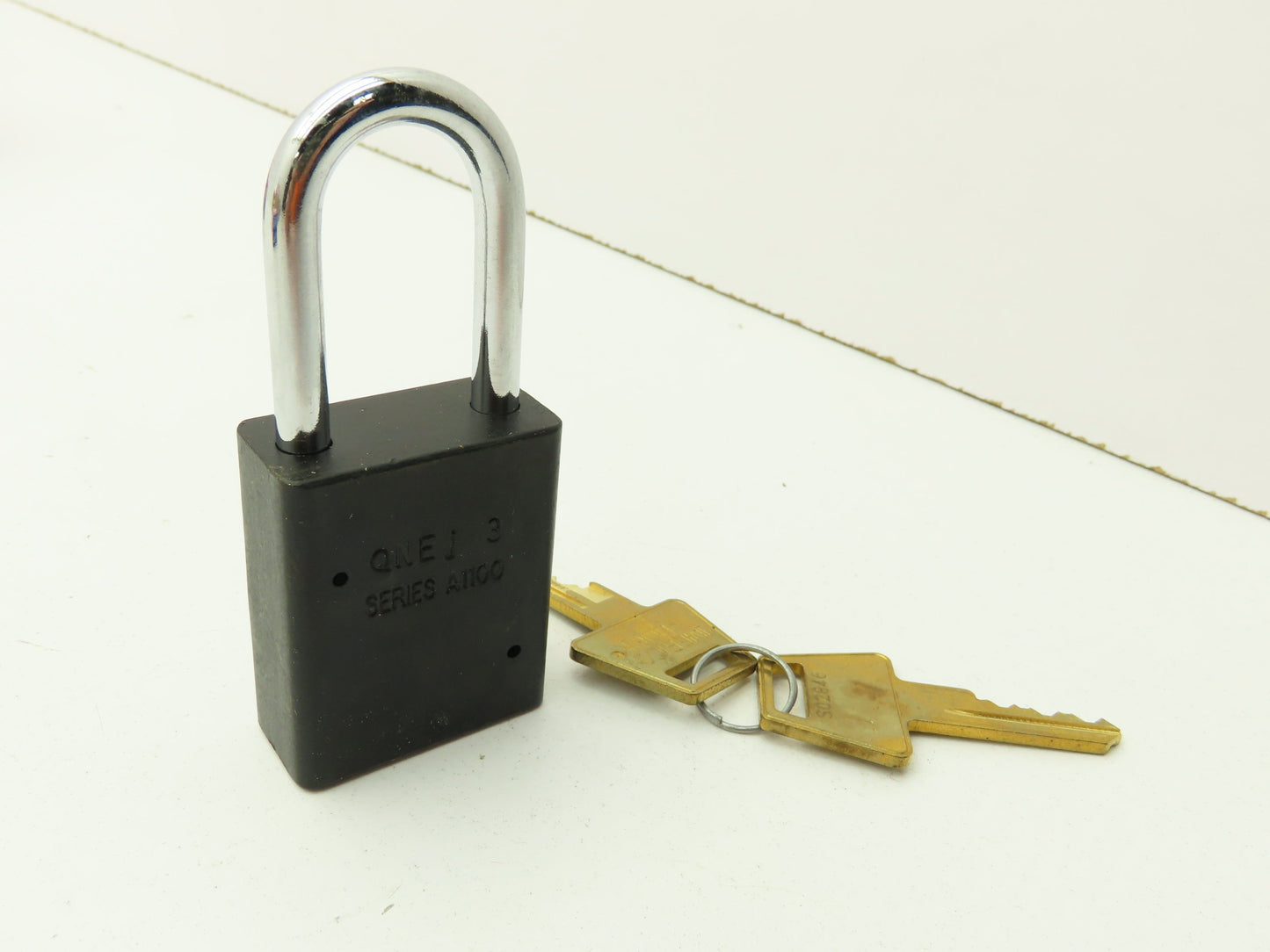 American Lock A1106KABLK Lockout Padlock Black 1-1/2 Shackle Key S02846 Lot of 6