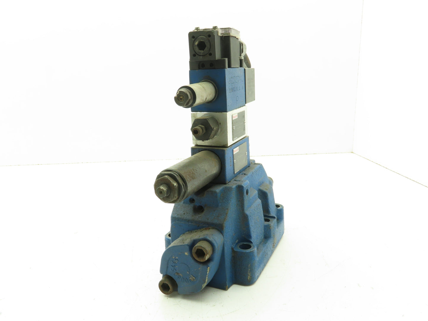 Rexroth 4WEH-22-E76/4WE6J62 Hydraulic Directional Solenoid Valve Stack 120V