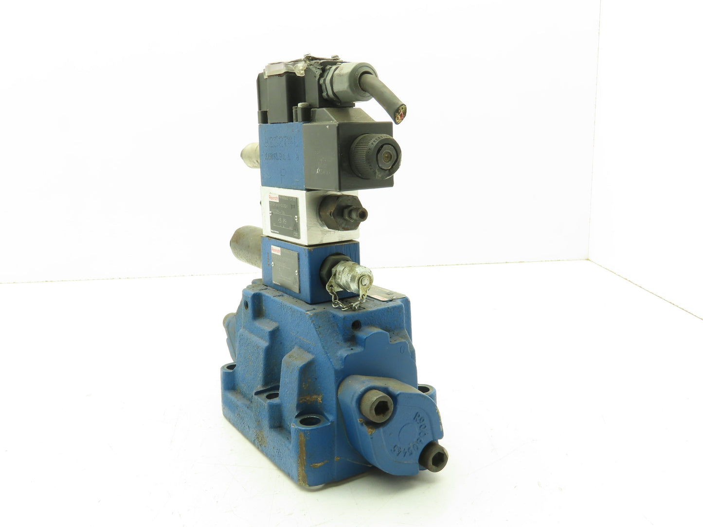 Rexroth 4WEH-22-E76/4WE6J62 Hydraulic Directional Solenoid Valve Stack 120V