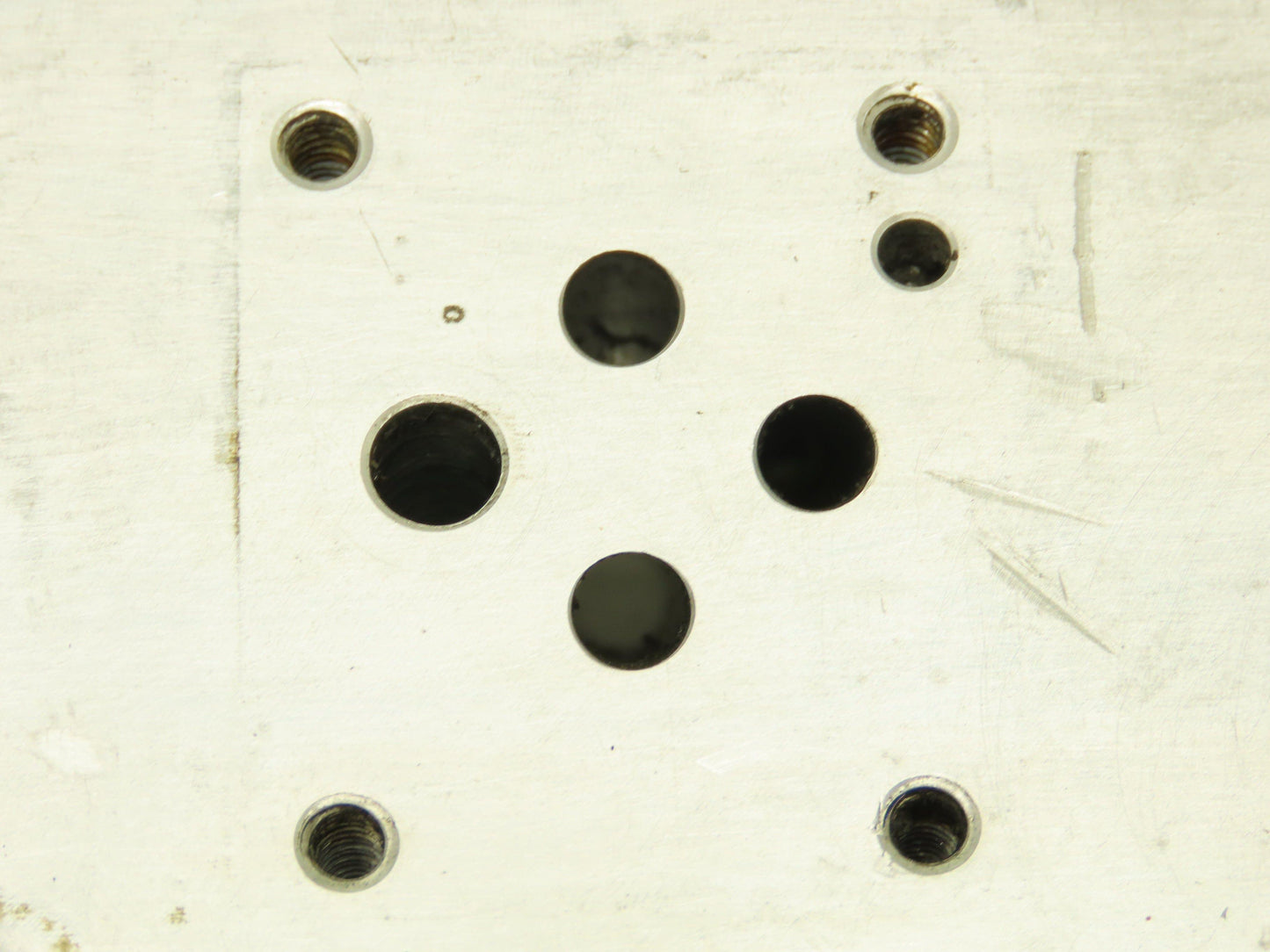 Daman AD03HP074S/PC 7-Station Aluminum Hydraulic Manifold Valve Block D03 SAE