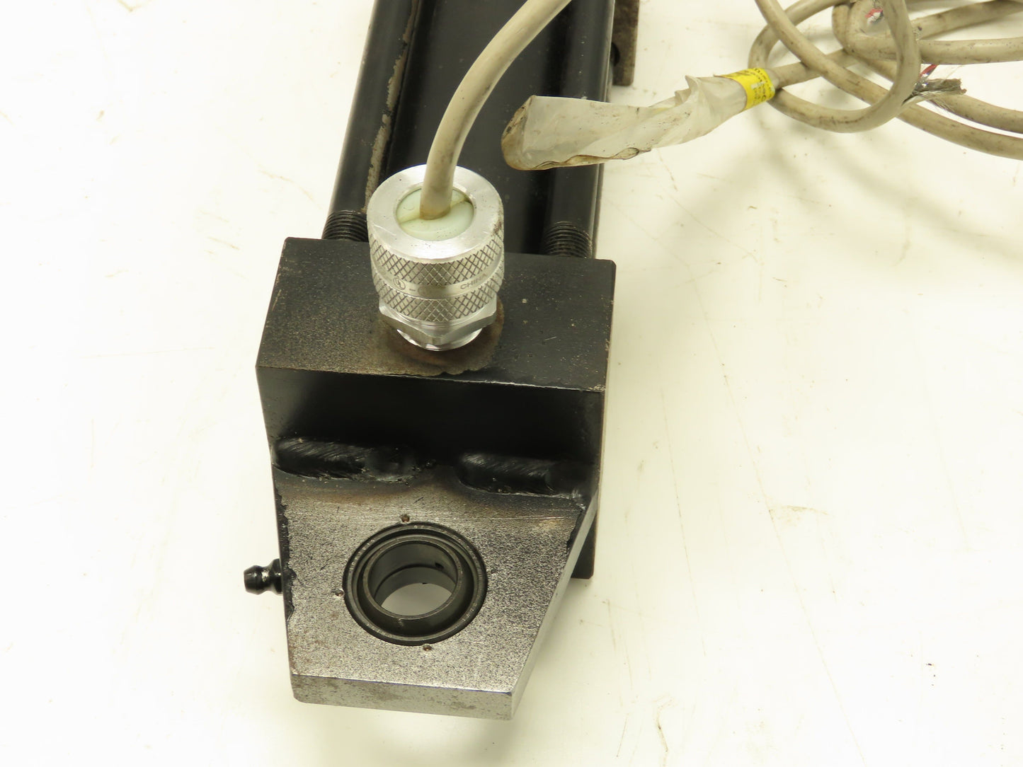 Parker Series 2HX Electrohydraulic Cylinder Actuator 2" Bore 28" Stroke 2200PSI