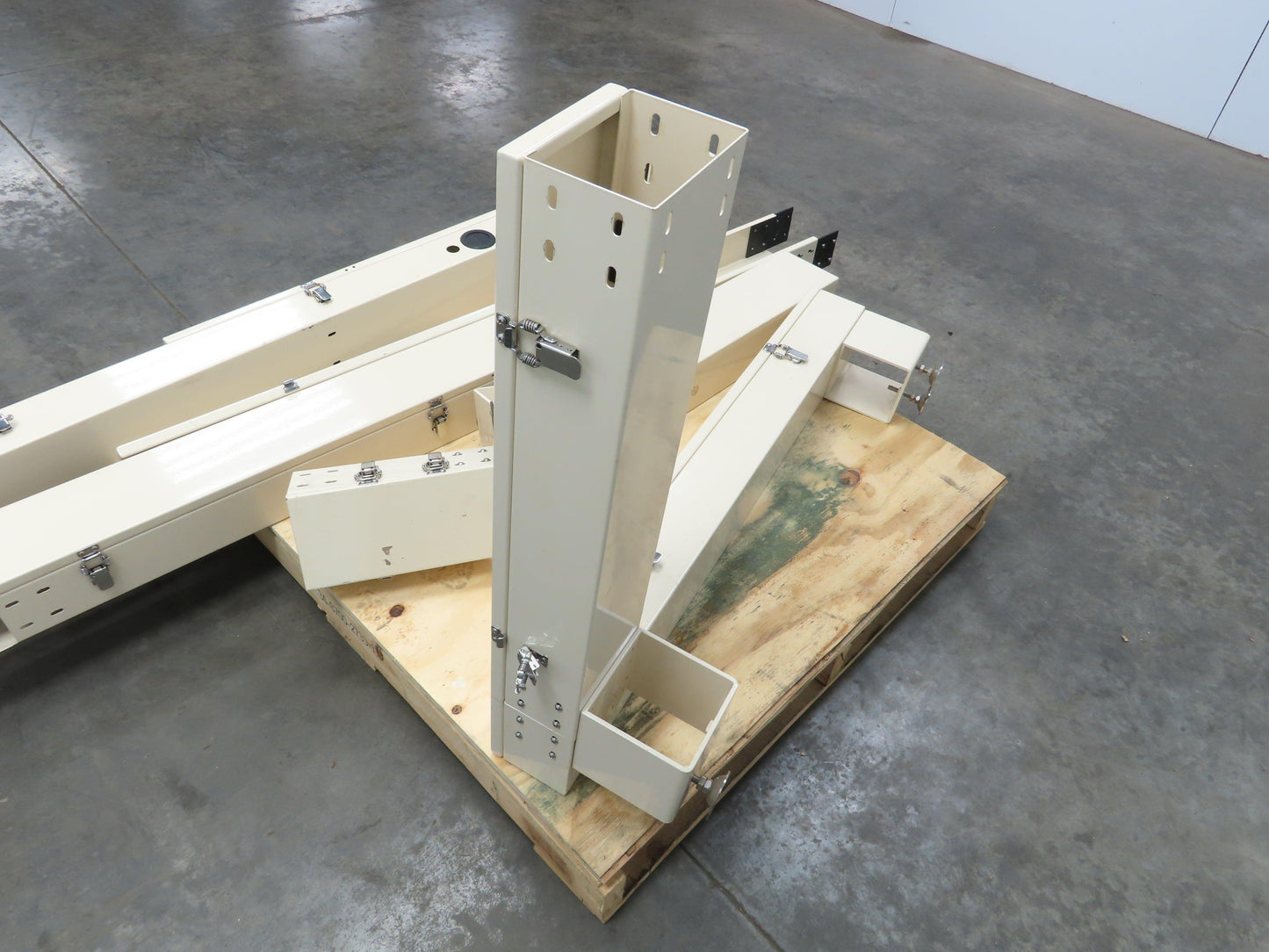 Wire Trough Wireway System 140mm W 100mm D 22' Long Hoffman Hubbell Wiegmann