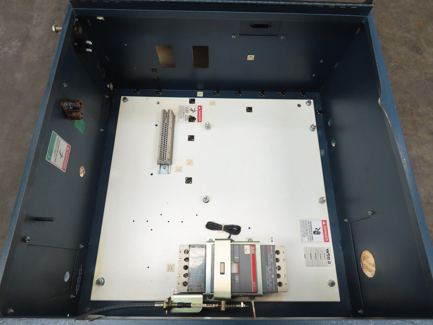 ABB Electrical Enclosure 28x28x14" S4H 2 Pole 250A Disconnect NEMA 12 Wall Mount