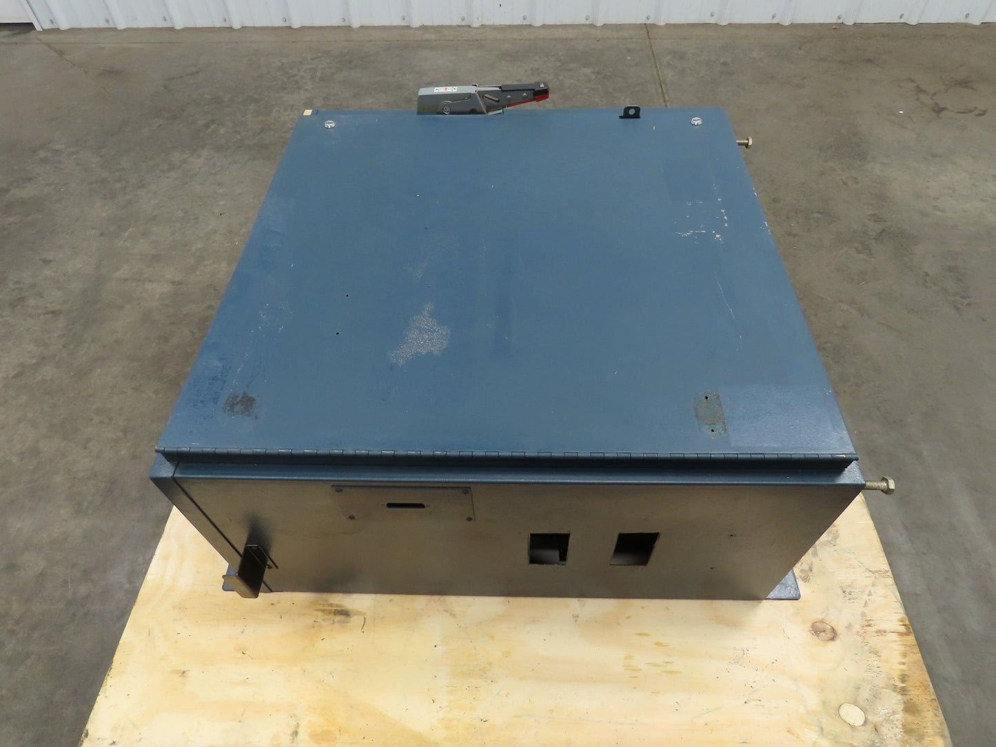 ABB Electrical Enclosure 28x28x14" S4H 2 Pole 250A Disconnect NEMA 12 Wall Mount