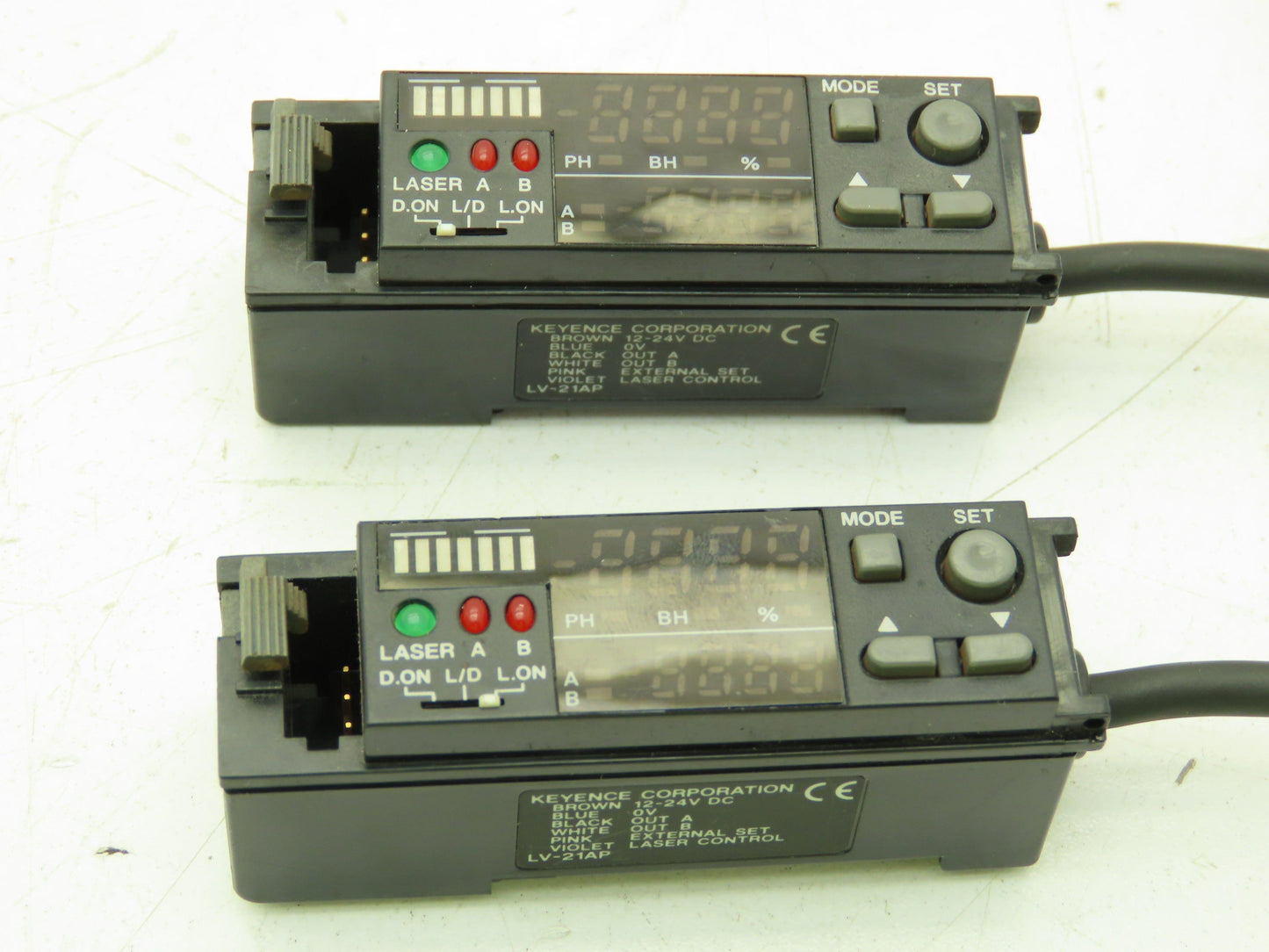 Keyence LV-21AP Digital Laser Sensor Amplifier Main Unit PNP  Lot of 2