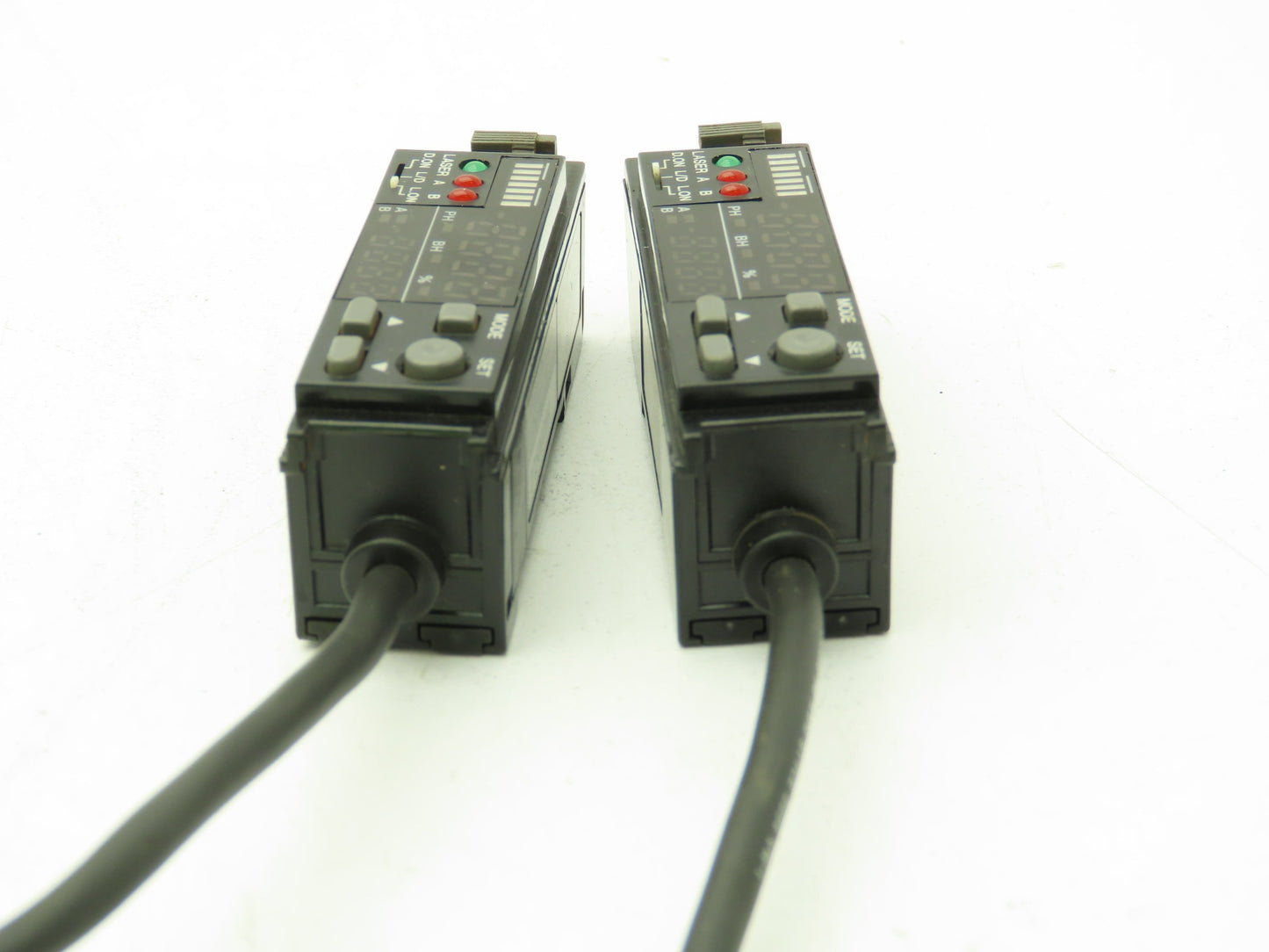 Keyence LV-21AP Digital Laser Sensor Amplifier Main Unit PNP  Lot of 2