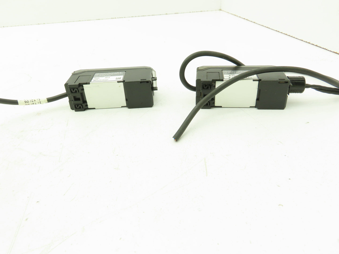 Keyence GV-21P Digital CMOS Laser Sensor Amplifier Main Unit PNP  Lot of 2