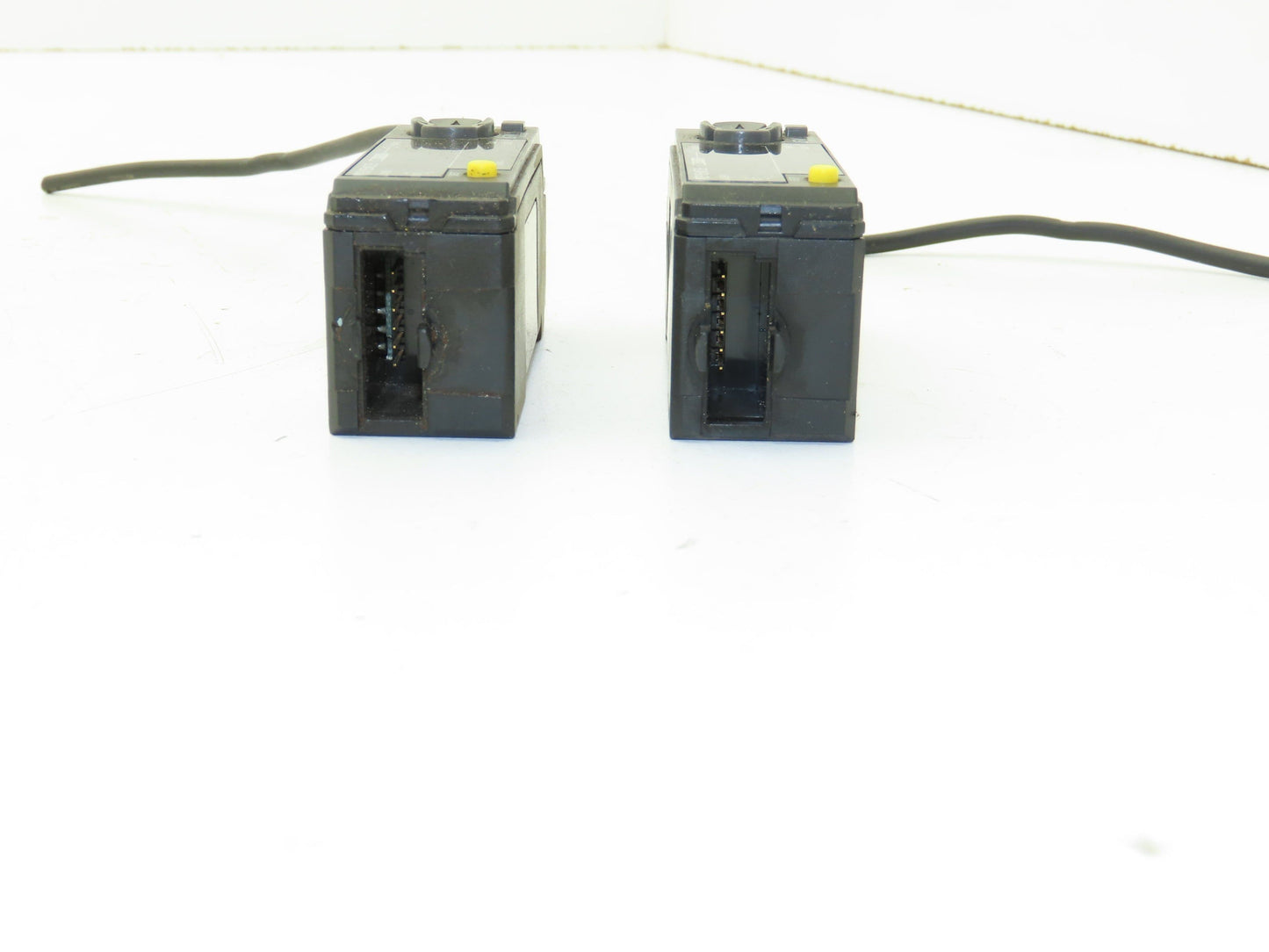 Keyence GV-21P Digital CMOS Laser Sensor Amplifier Main Unit PNP  Lot of 2