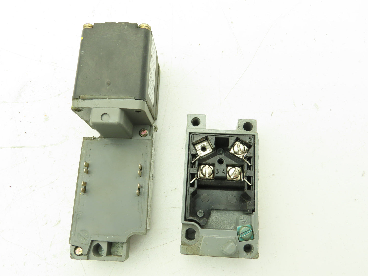 Cutler Hammer E51DP4 Photoelectric Head Diffuse Reflective Sensor 40" Range