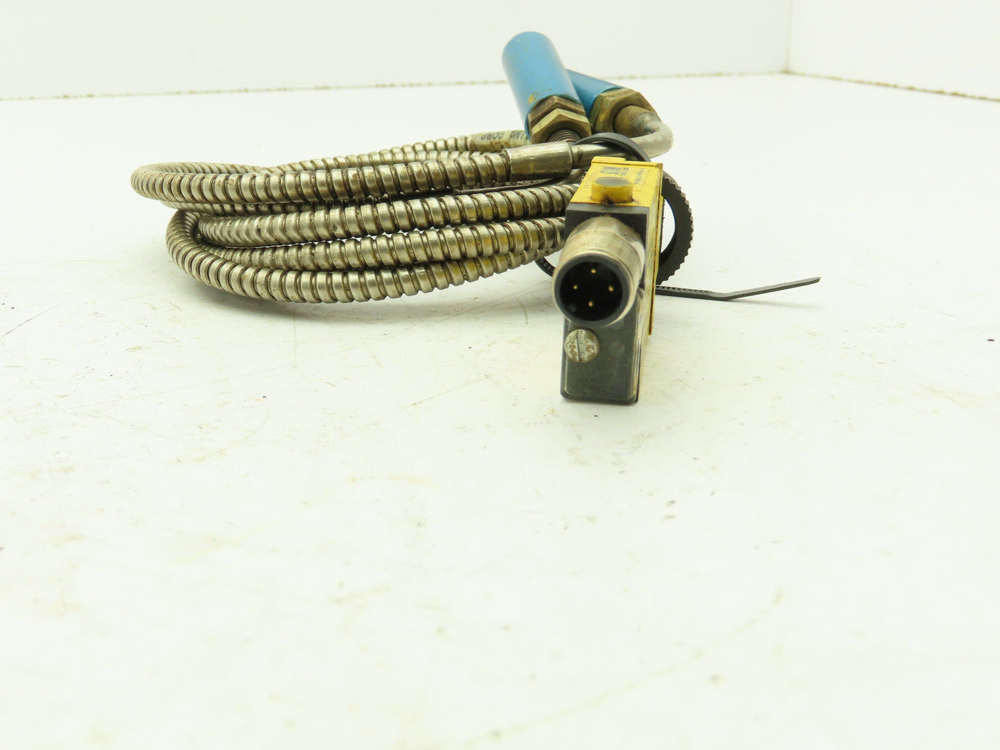 Banner SM312FQD Mini Beam Proximity Sensor IAT23SM600 Fiber Optic Leads