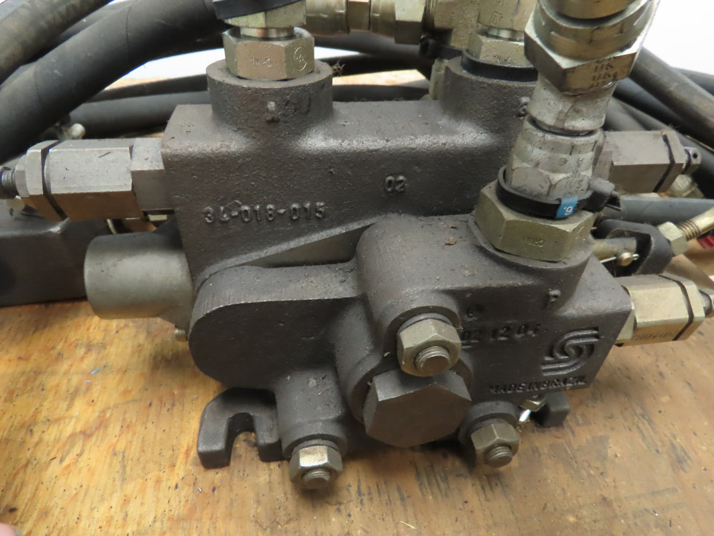 Sundstrand Sauer Hydraulic Spool Valve 3 Position Maintained Flow Control