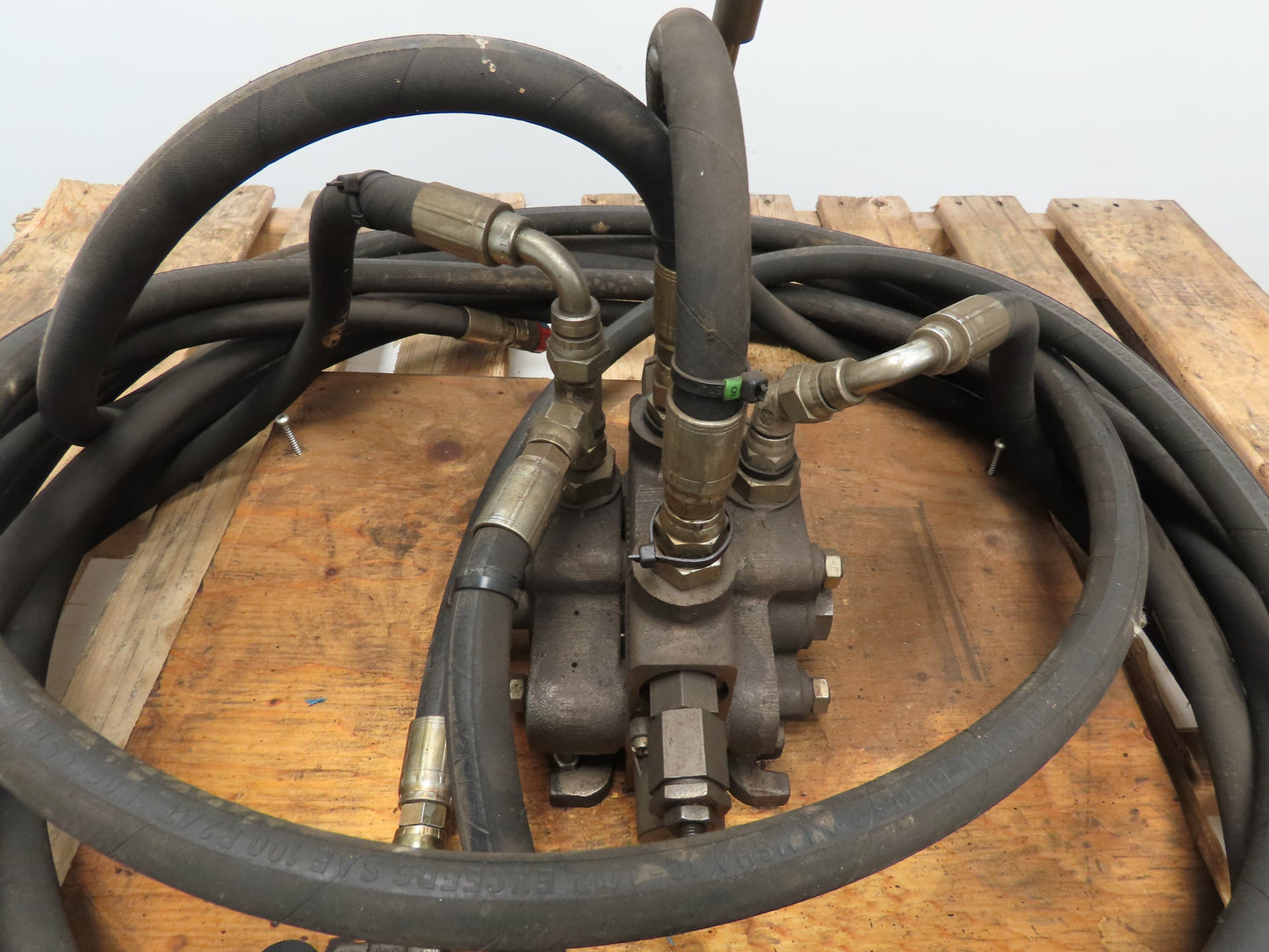 Sundstrand Sauer Hydraulic Spool Valve 3 Position Maintained Flow Control