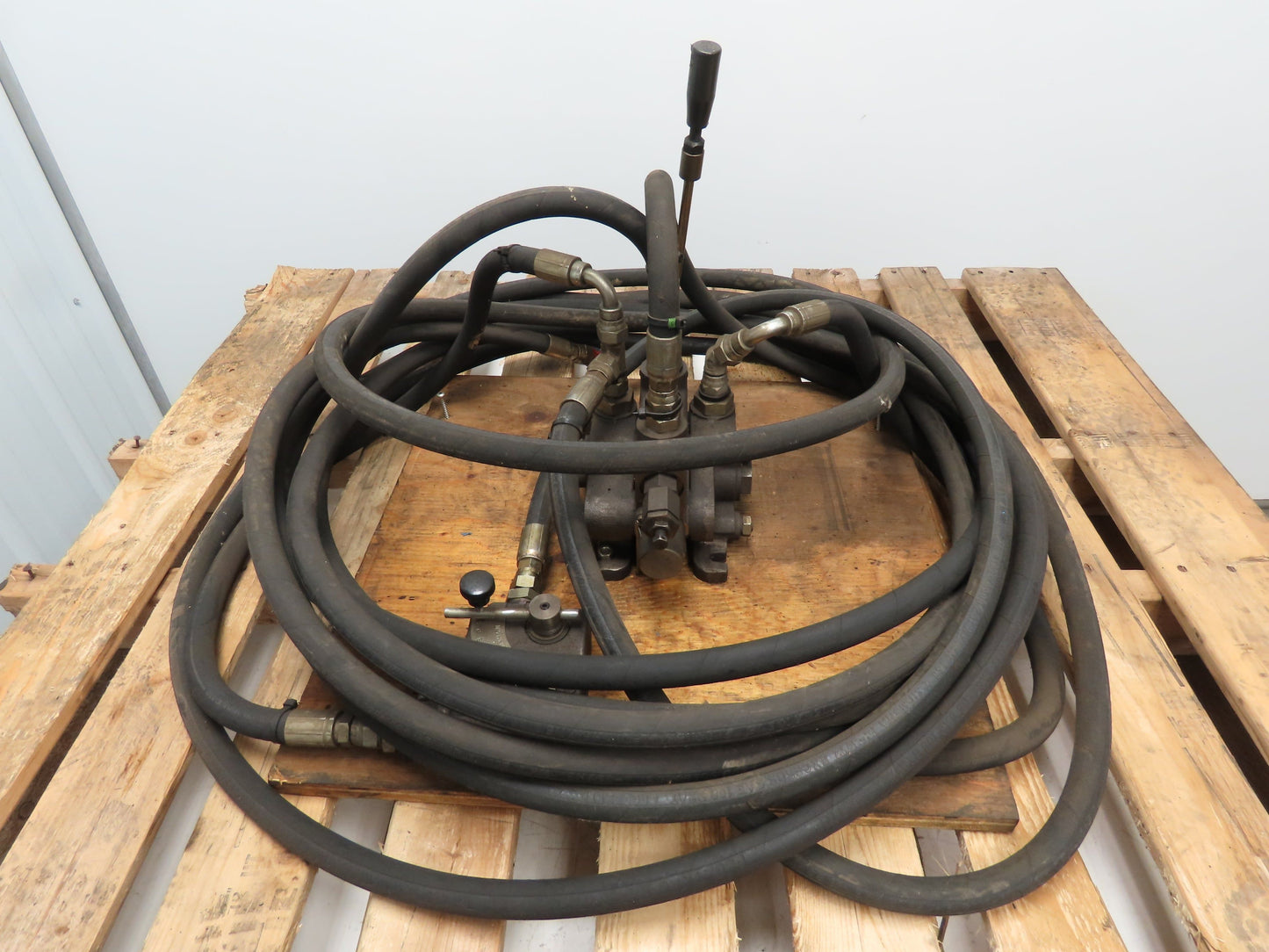 Sundstrand Sauer Hydraulic Spool Valve 3 Position Maintained Flow Control