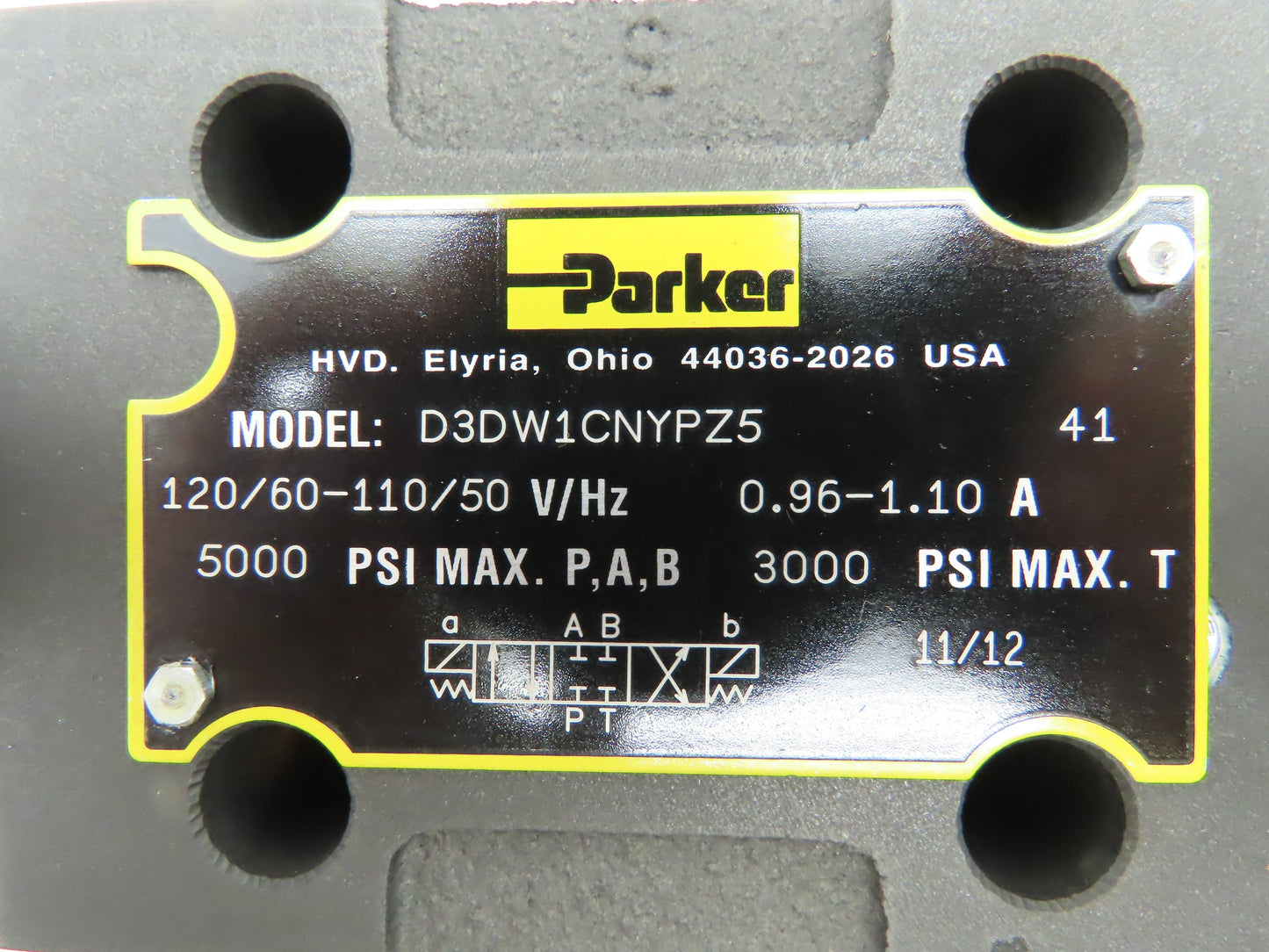 Parker D3DW1CNYPZ5 Hydraulic Directional Control Solenoid Valve 3-Pos 120V D05