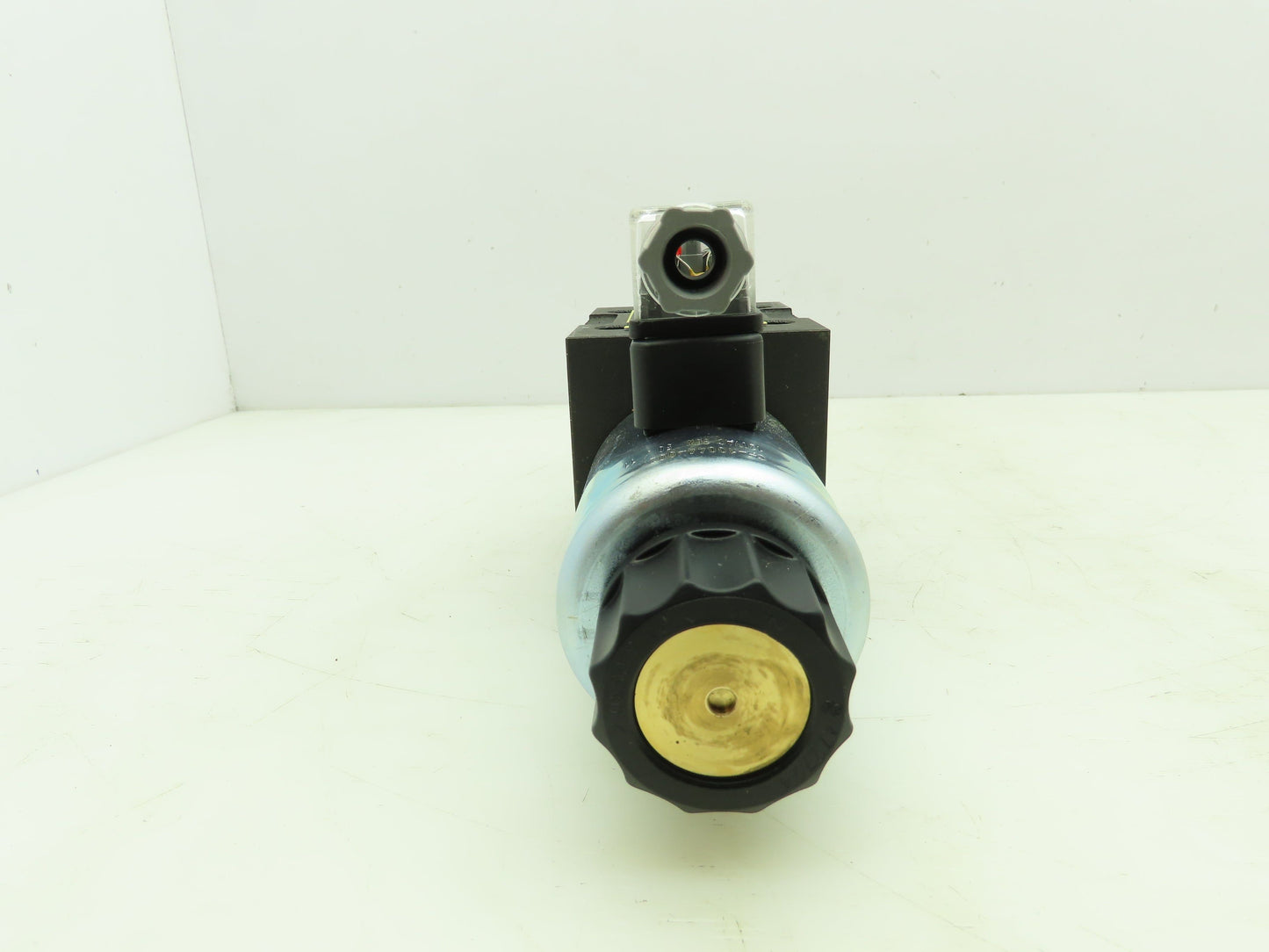 Parker D3DW1CNYPZ5 Hydraulic Directional Control Solenoid Valve 3-Pos 120V D05