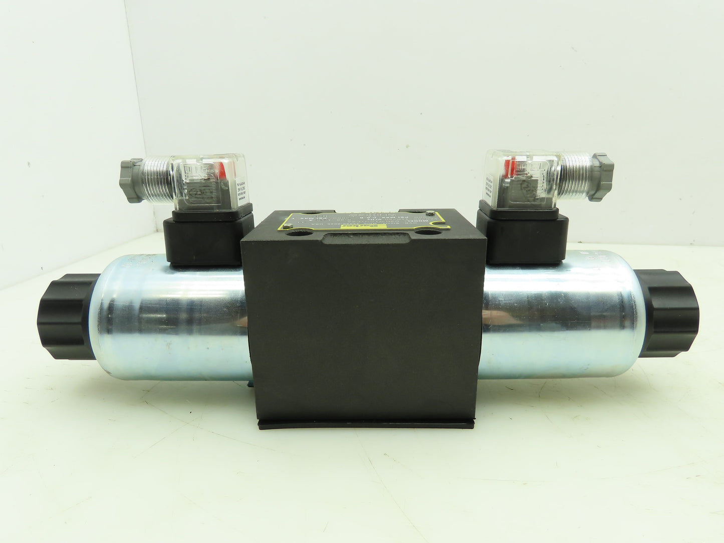 Parker D3DW1CNYPZ5 Hydraulic Directional Control Solenoid Valve 3-Pos 120V D05