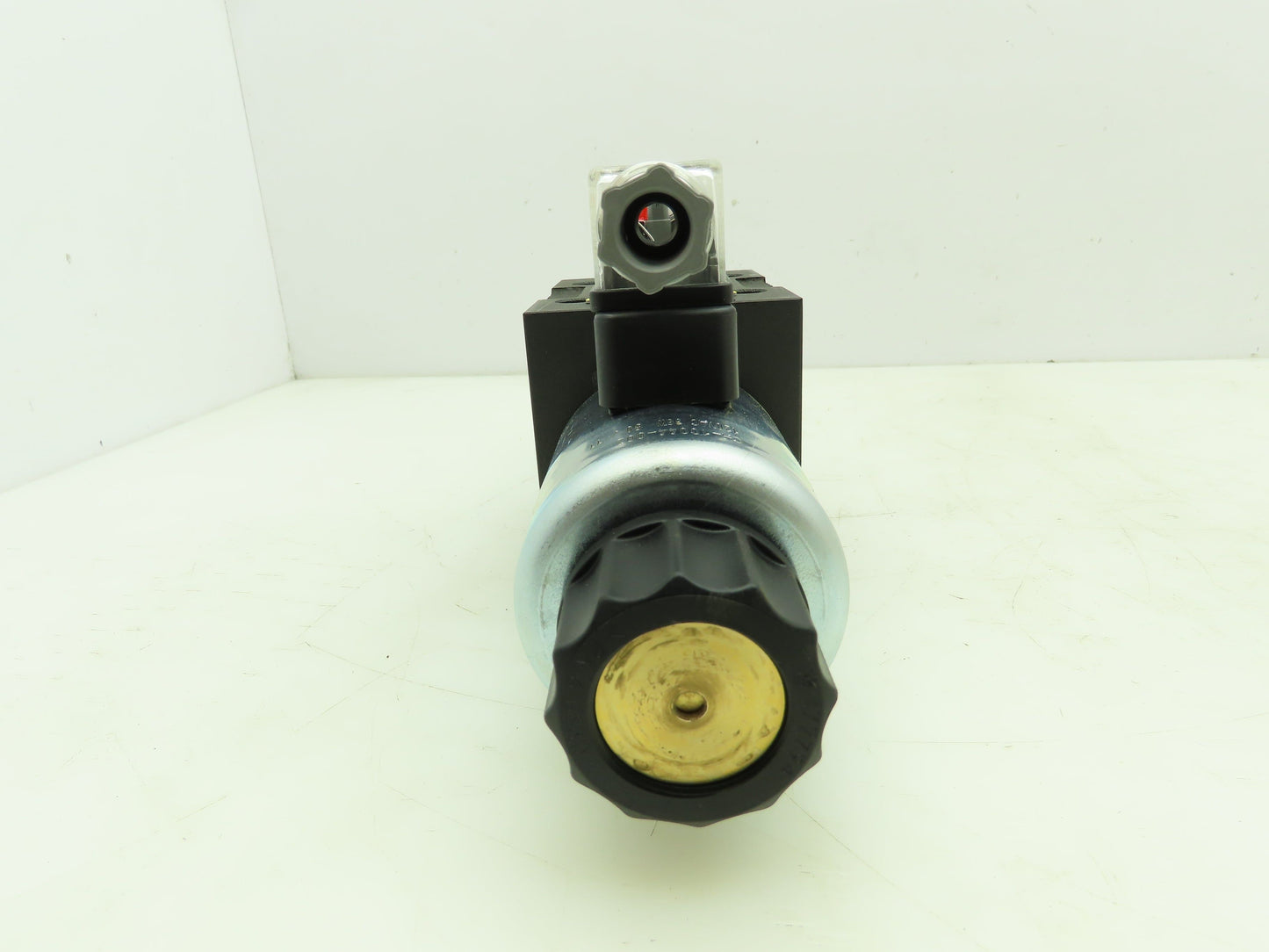 Parker D3DW1CNYPZ5 Hydraulic Directional Control Solenoid Valve 3-Pos 120V D05